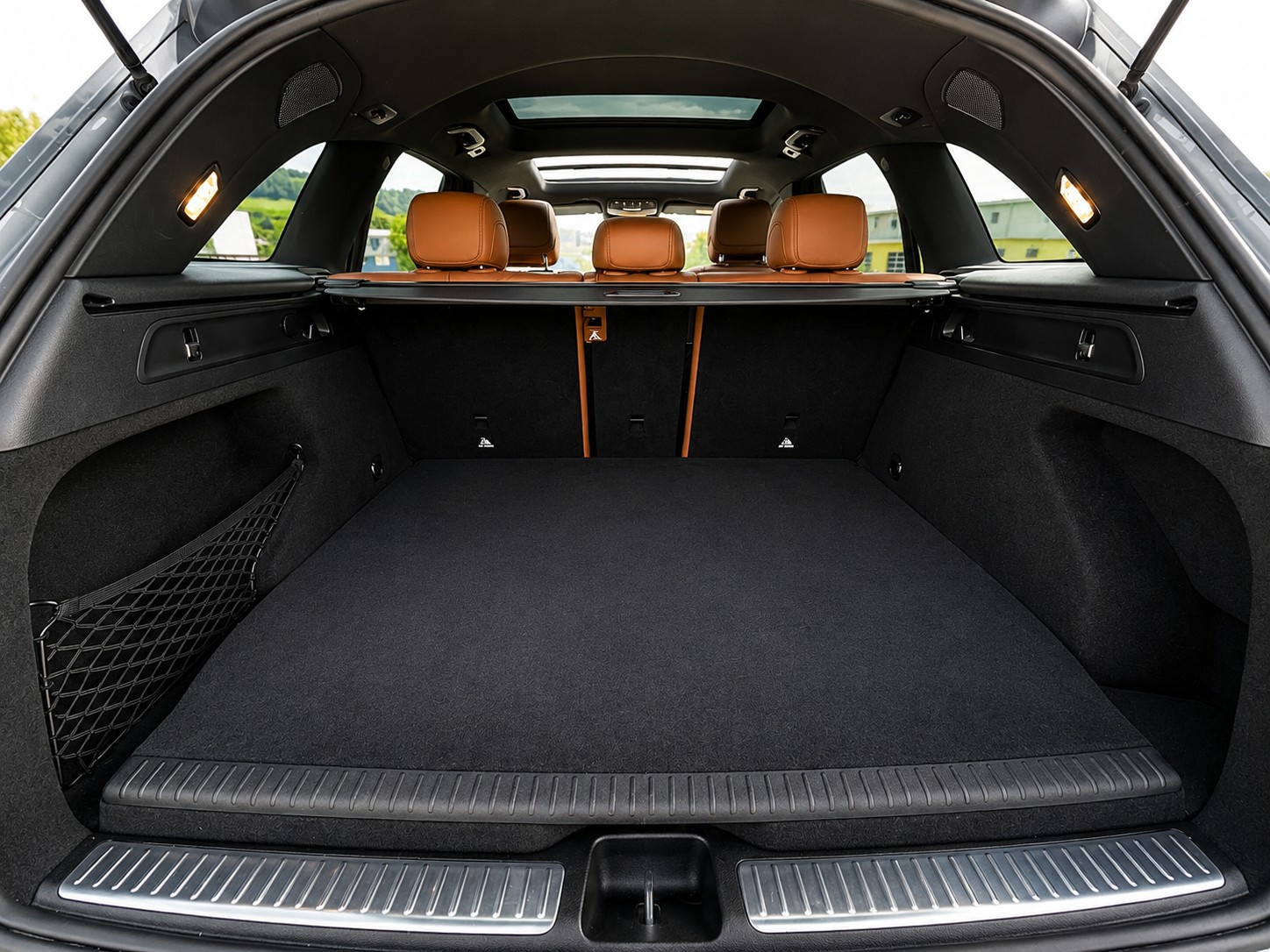 MERCEDES-BENZ GLC 300 e AMG Line 4Matic 9G-Tronic-image-8
