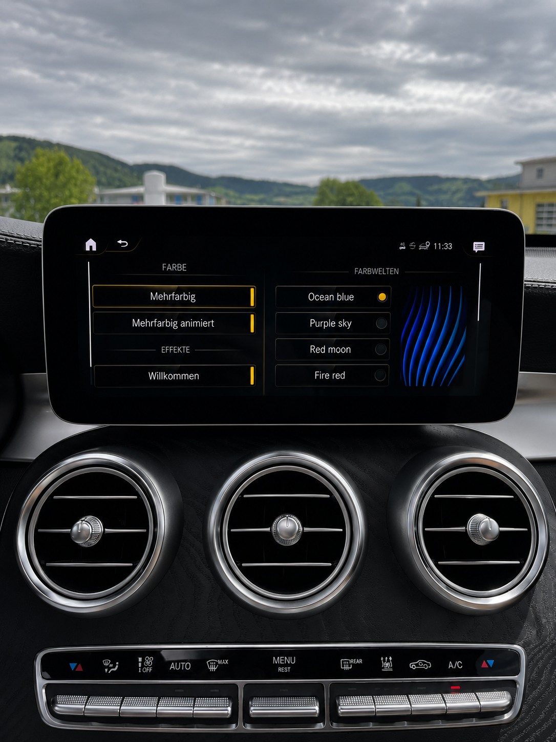 MERCEDES-BENZ GLC 300 e AMG Line 4Matic 9G-Tronic-image-12