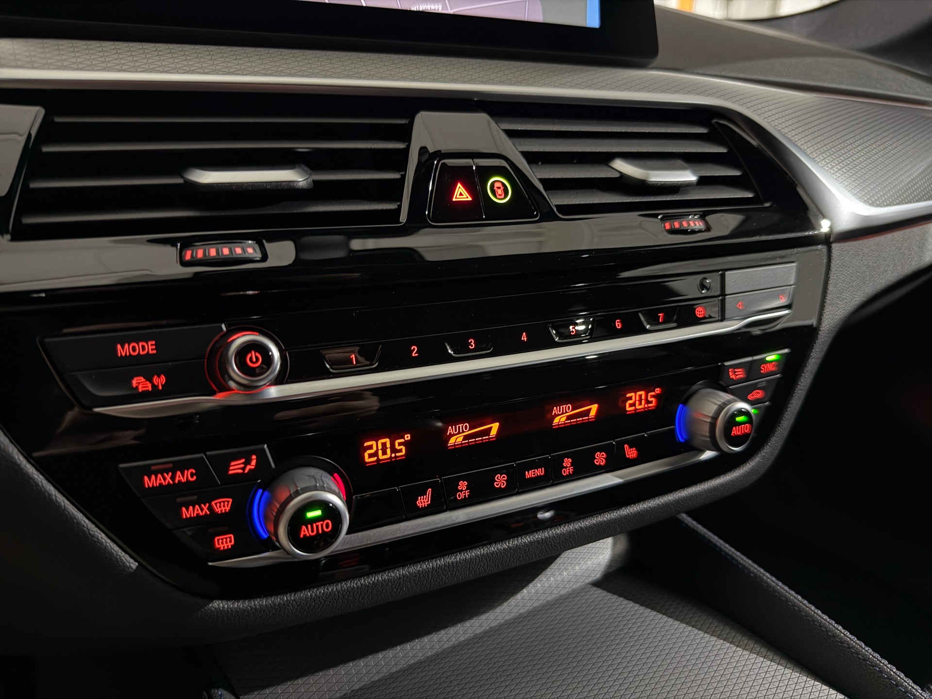 BMW 520d xDrive M Sport Touring Steptronic-image-9