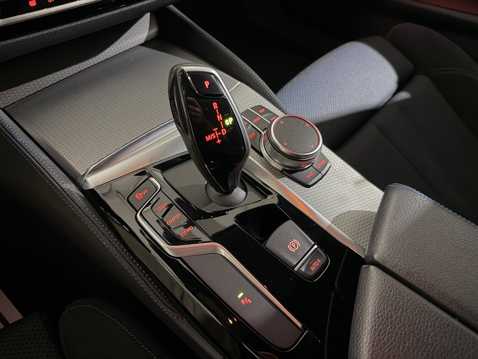 BMW 520d xDrive M Sport Touring Steptronic-image-8