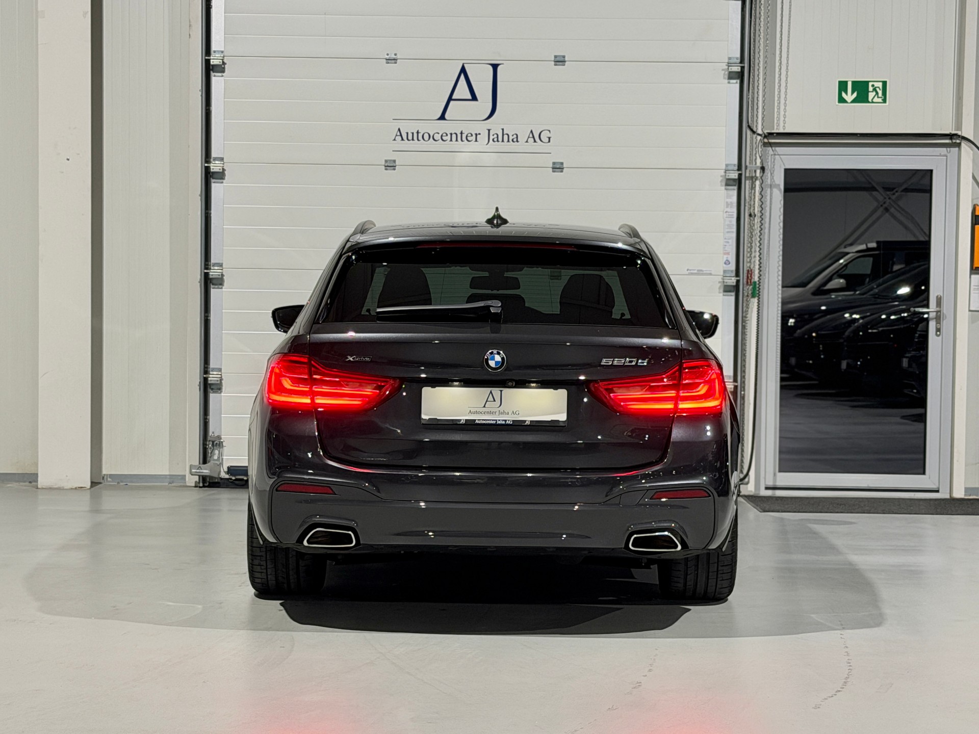 BMW 520d xDrive M Sport Touring Steptronic-image-18
