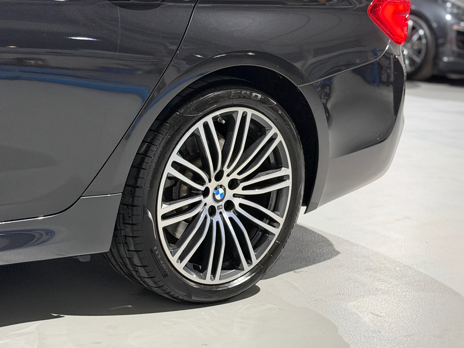 BMW 520d xDrive M Sport Touring Steptronic-image-17