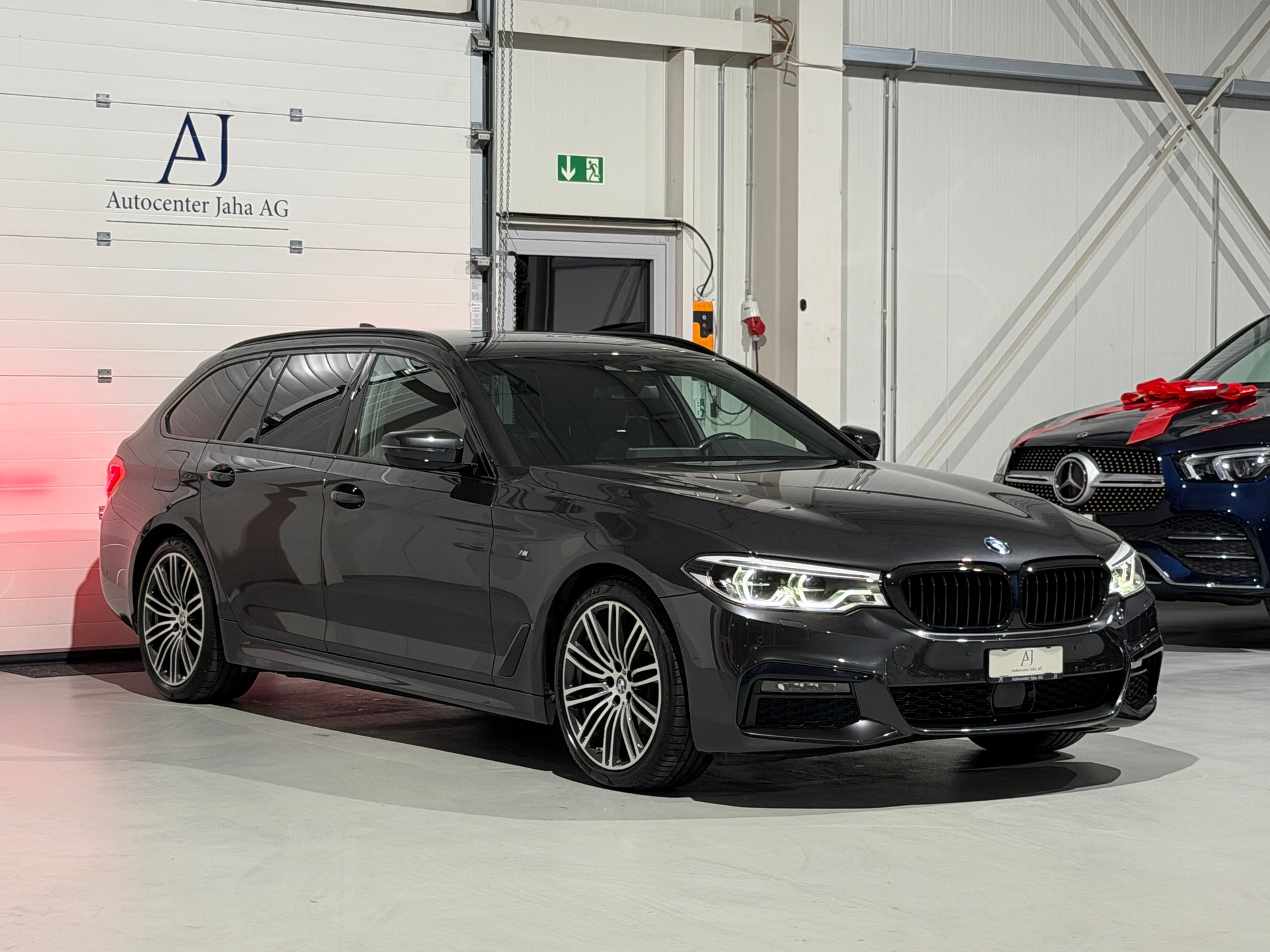 BMW 520d xDrive M Sport Touring Steptronic-image-4