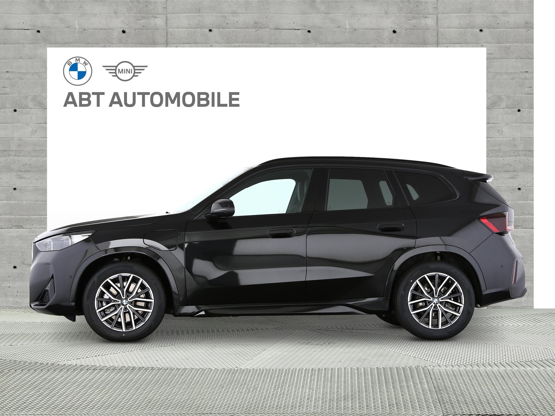 BMW X1 30e xDrive paddles-image-1