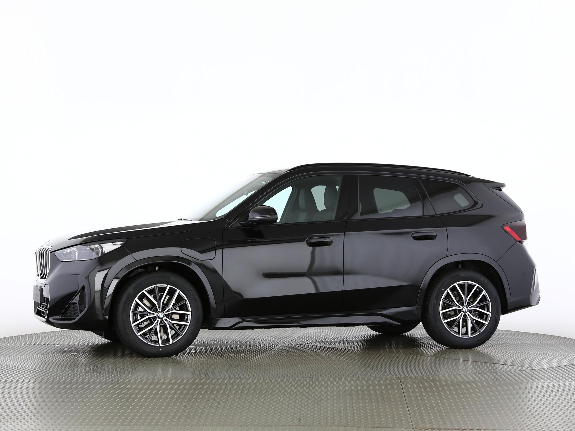 BMW X1 30e xDrive paddles-image-10