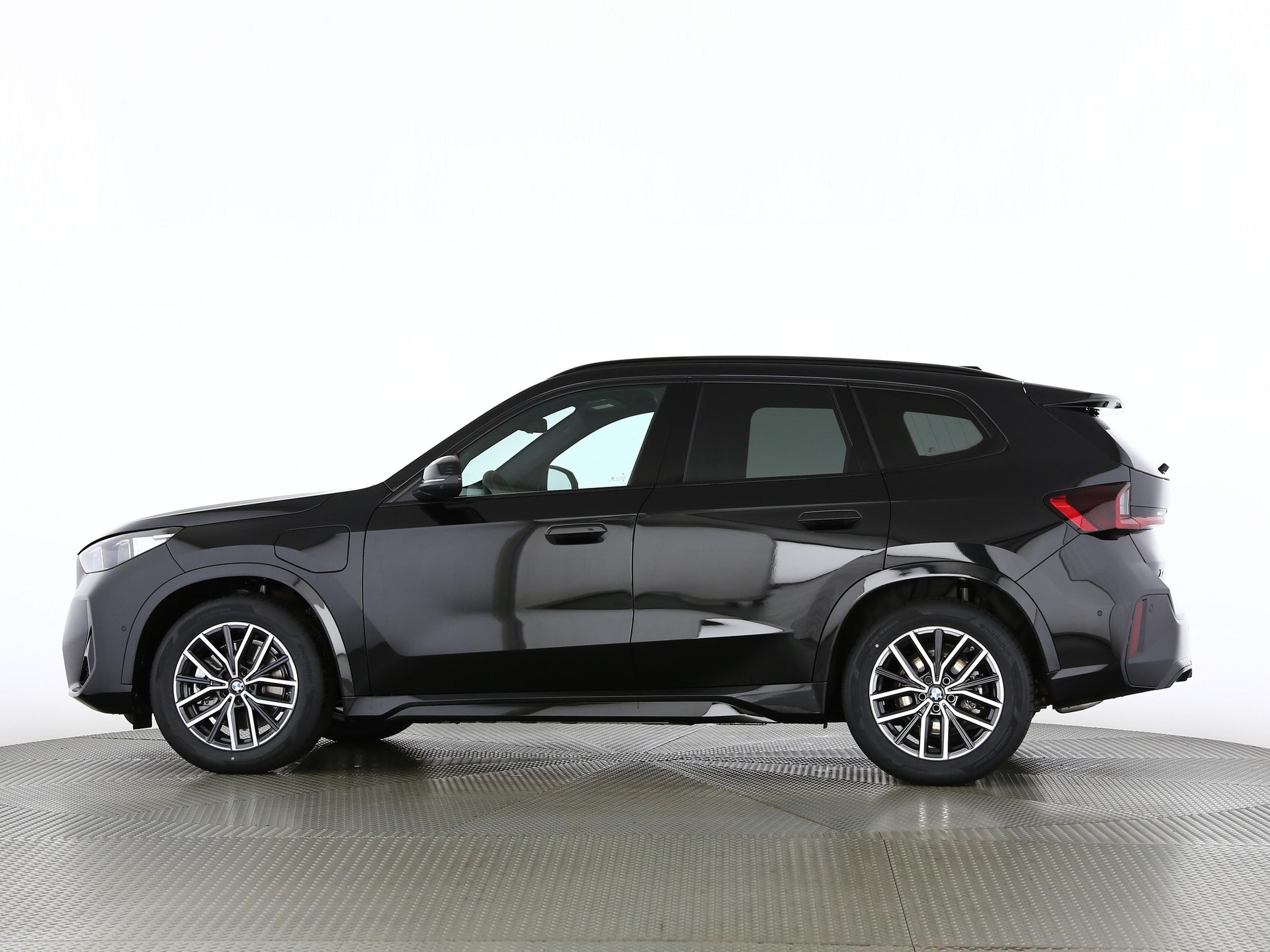BMW X1 30e xDrive paddles-image-12