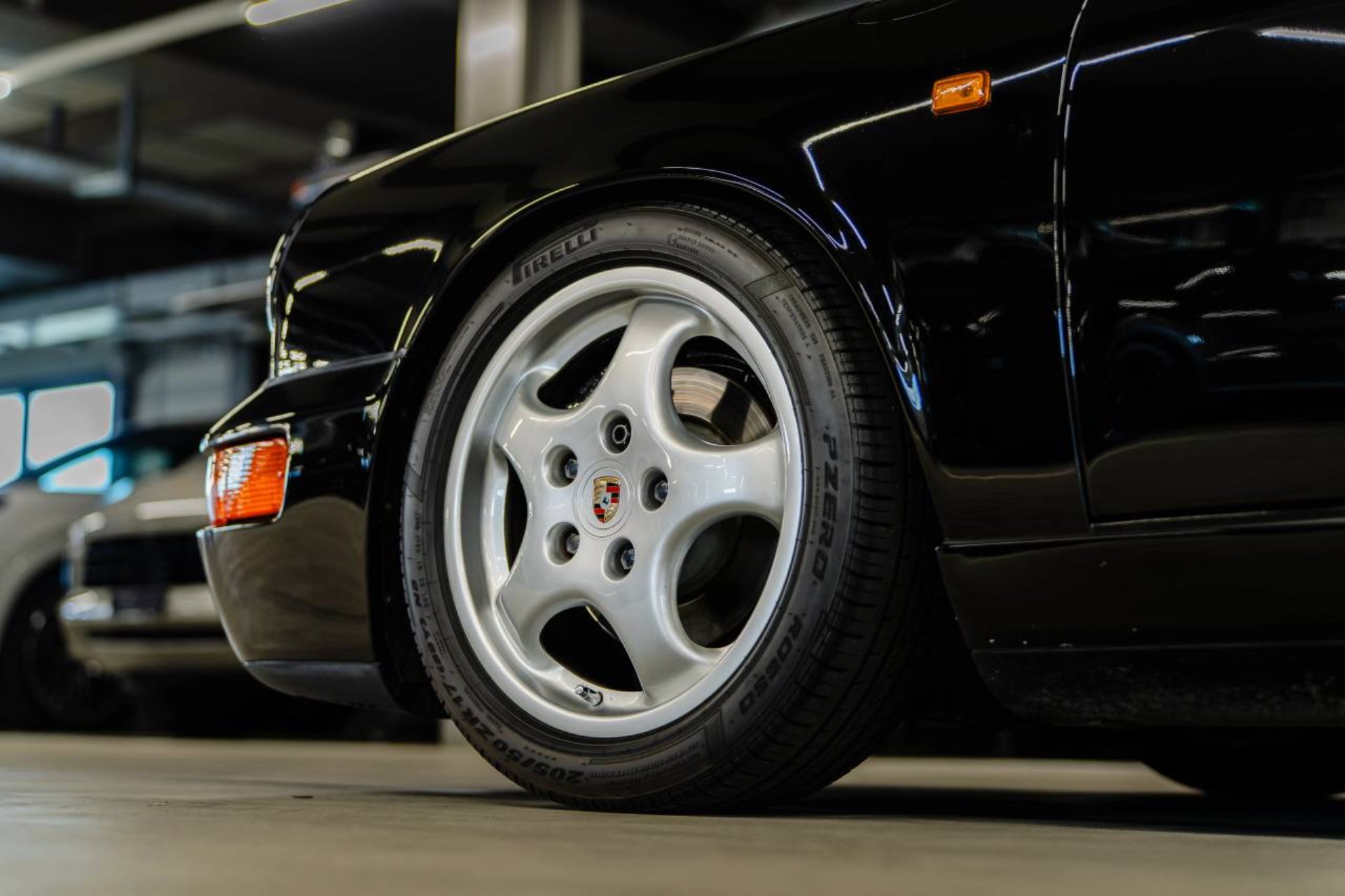 PORSCHE 911 Carrera 2 Coupé-image-7