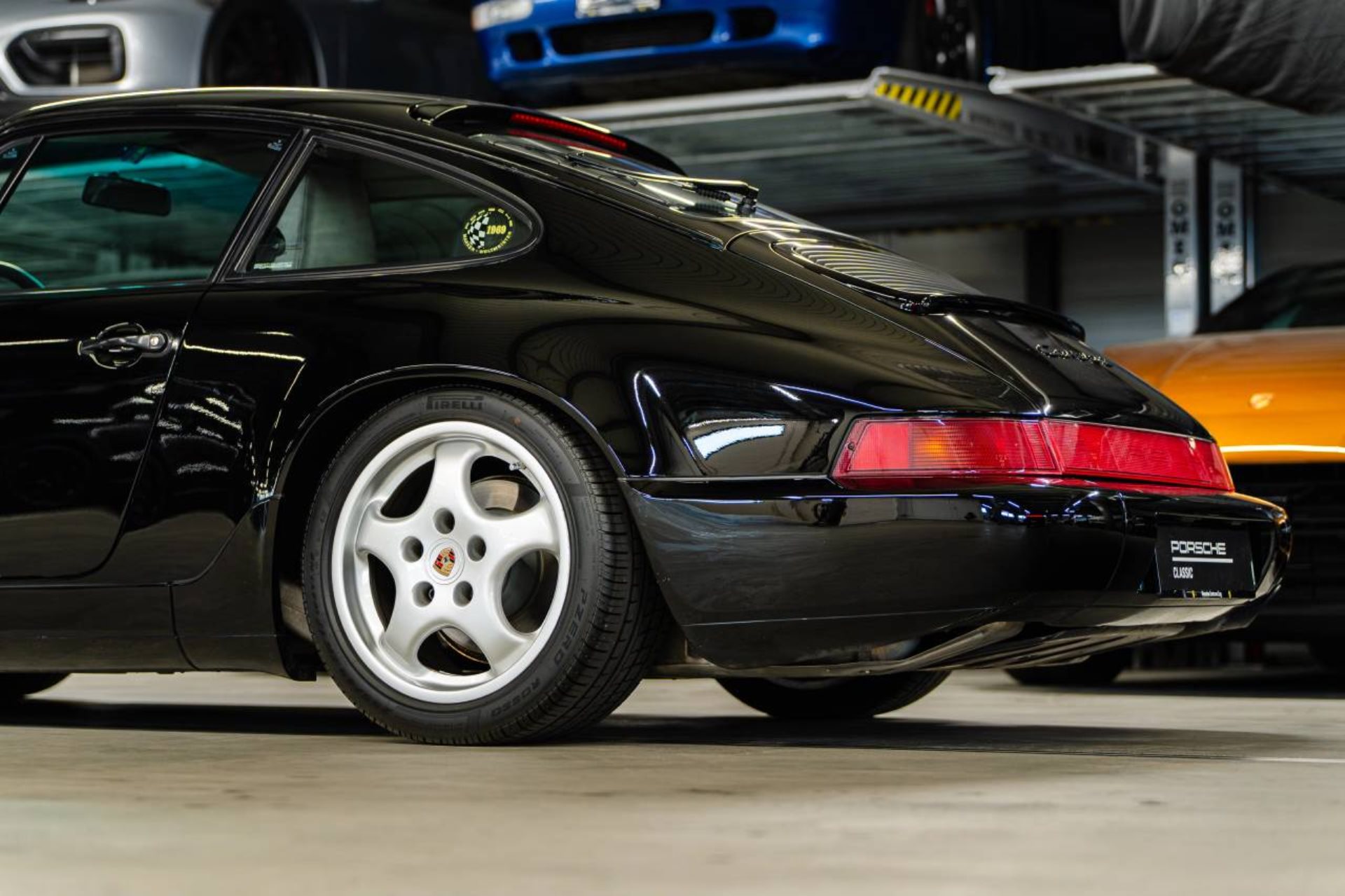 PORSCHE 911 Carrera 2 Coupé-image-9