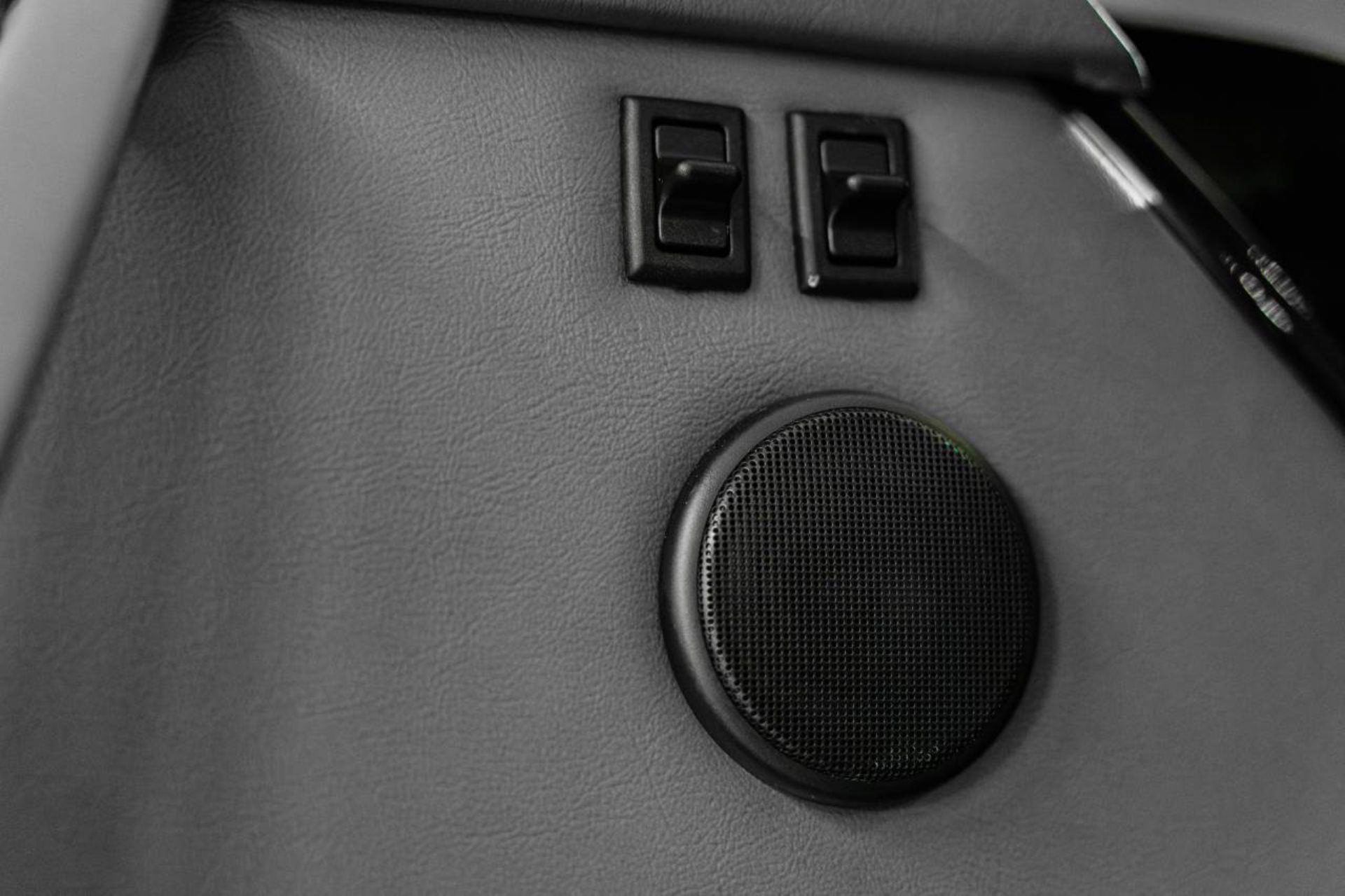 PORSCHE 911 Carrera 2 Coupé-image-23