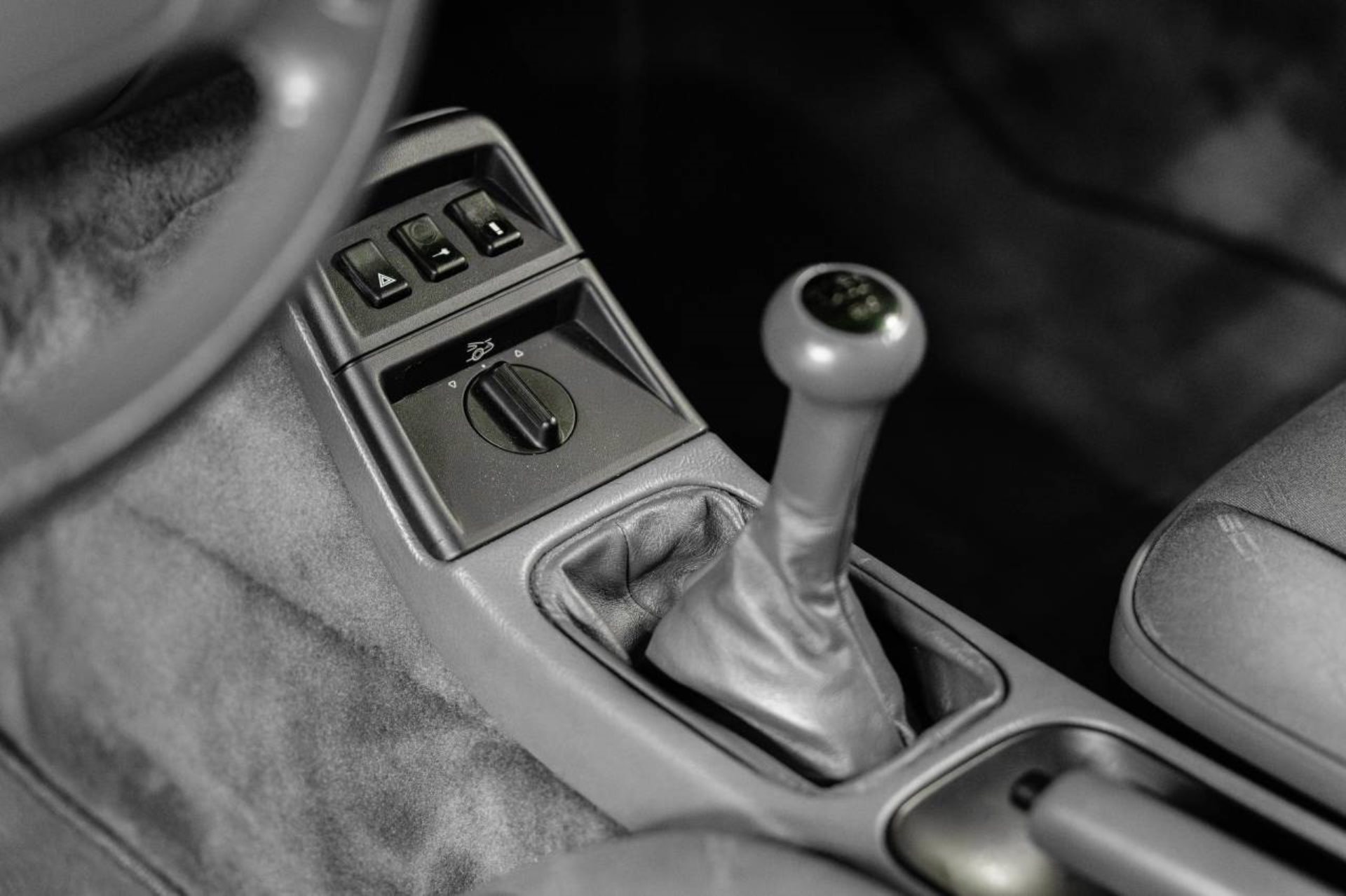PORSCHE 911 Carrera 2 Coupé-image-24