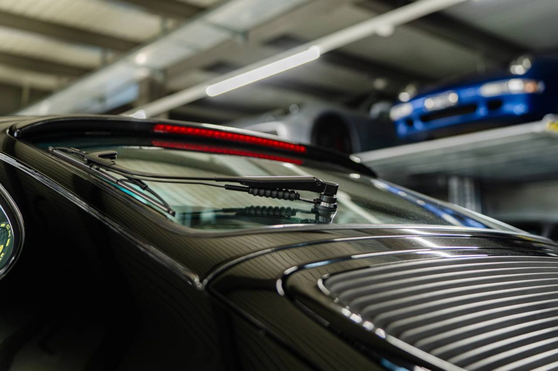 PORSCHE 911 Carrera 2 Coupé-image-25
