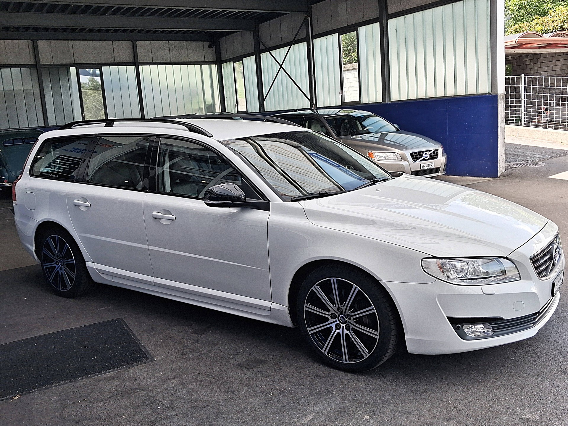 VOLVO V70 D4 AWD Momentum Dyn.-image-2