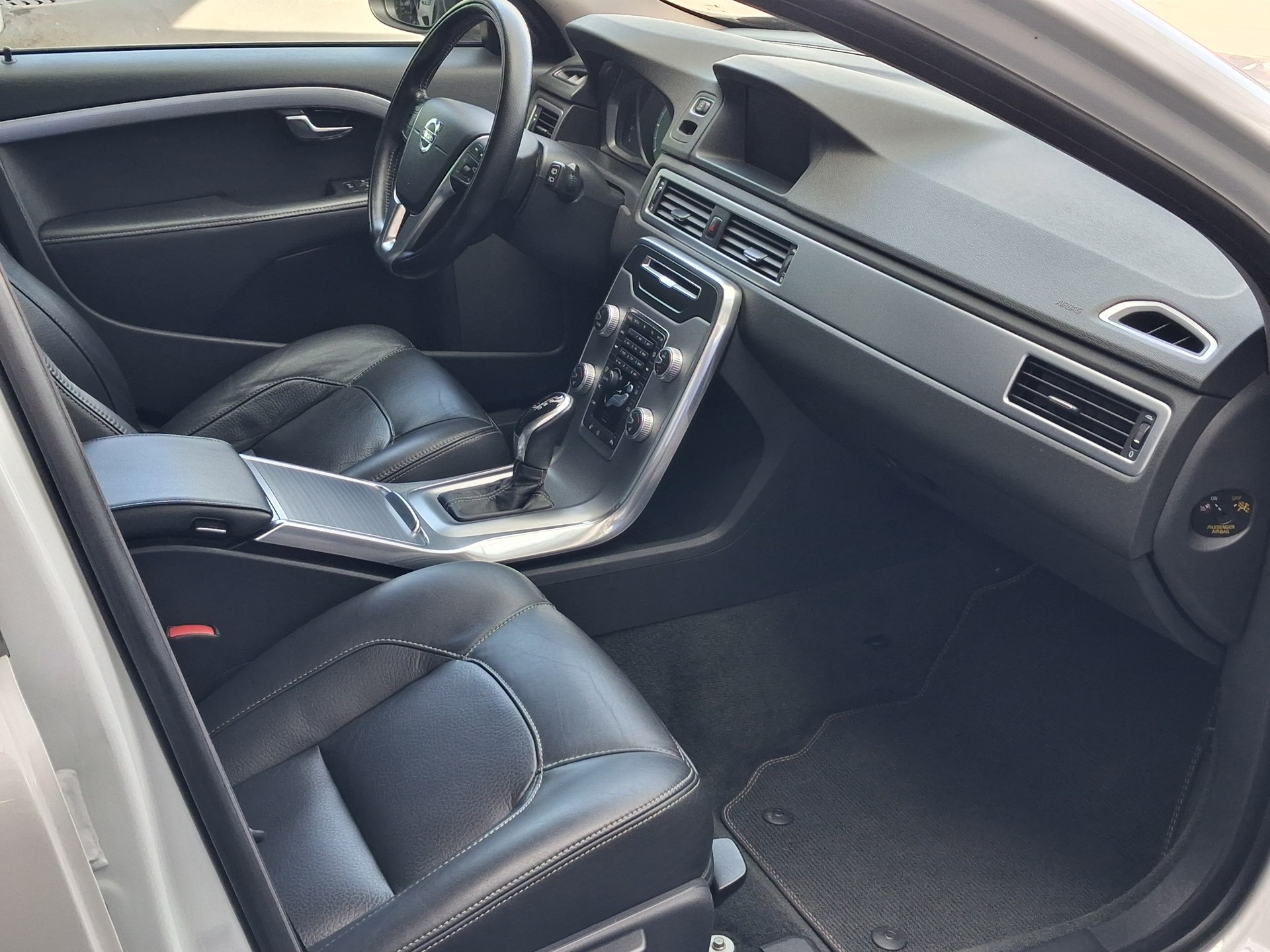 VOLVO V70 D4 AWD Momentum Dyn.-image-6