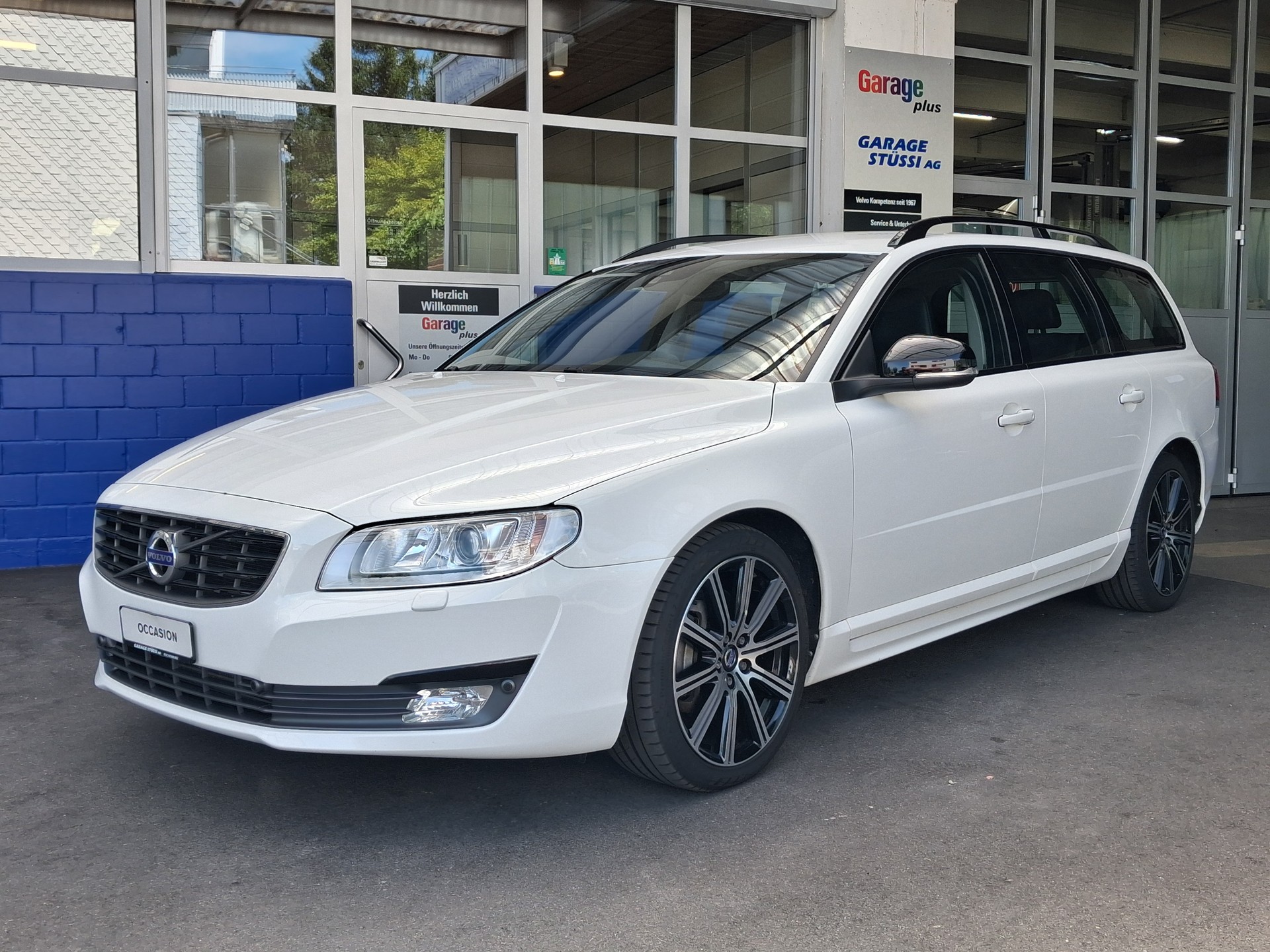 VOLVO V70 D4 AWD Momentum Dyn.-image-0