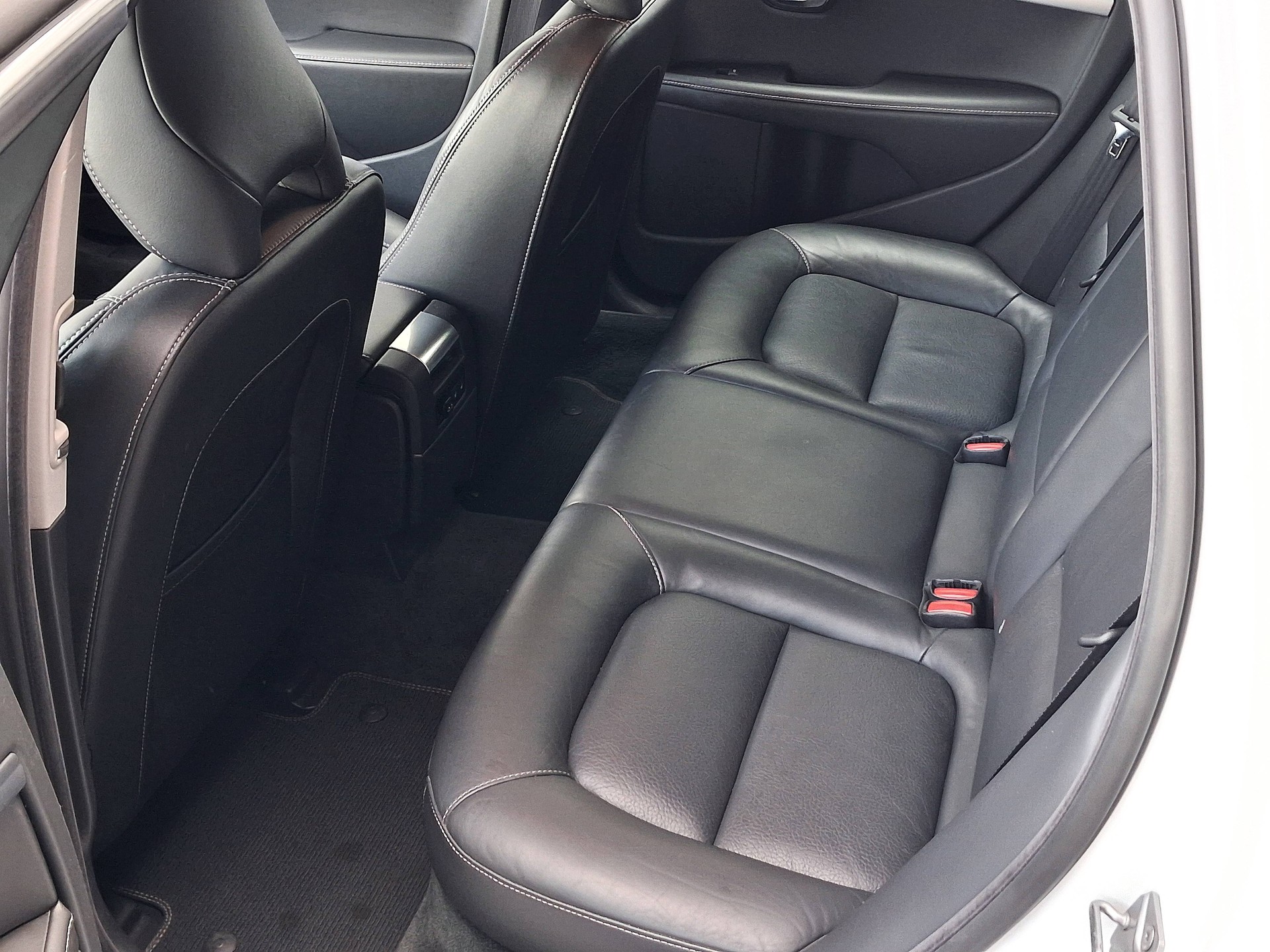 VOLVO V70 D4 AWD Momentum Dyn.-image-7