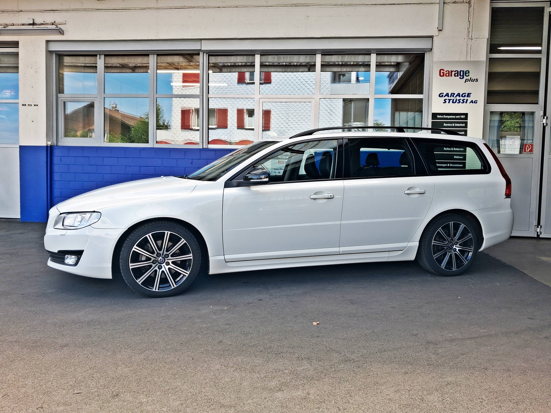 VOLVO V70 D4 AWD Momentum Dyn.-image-1
