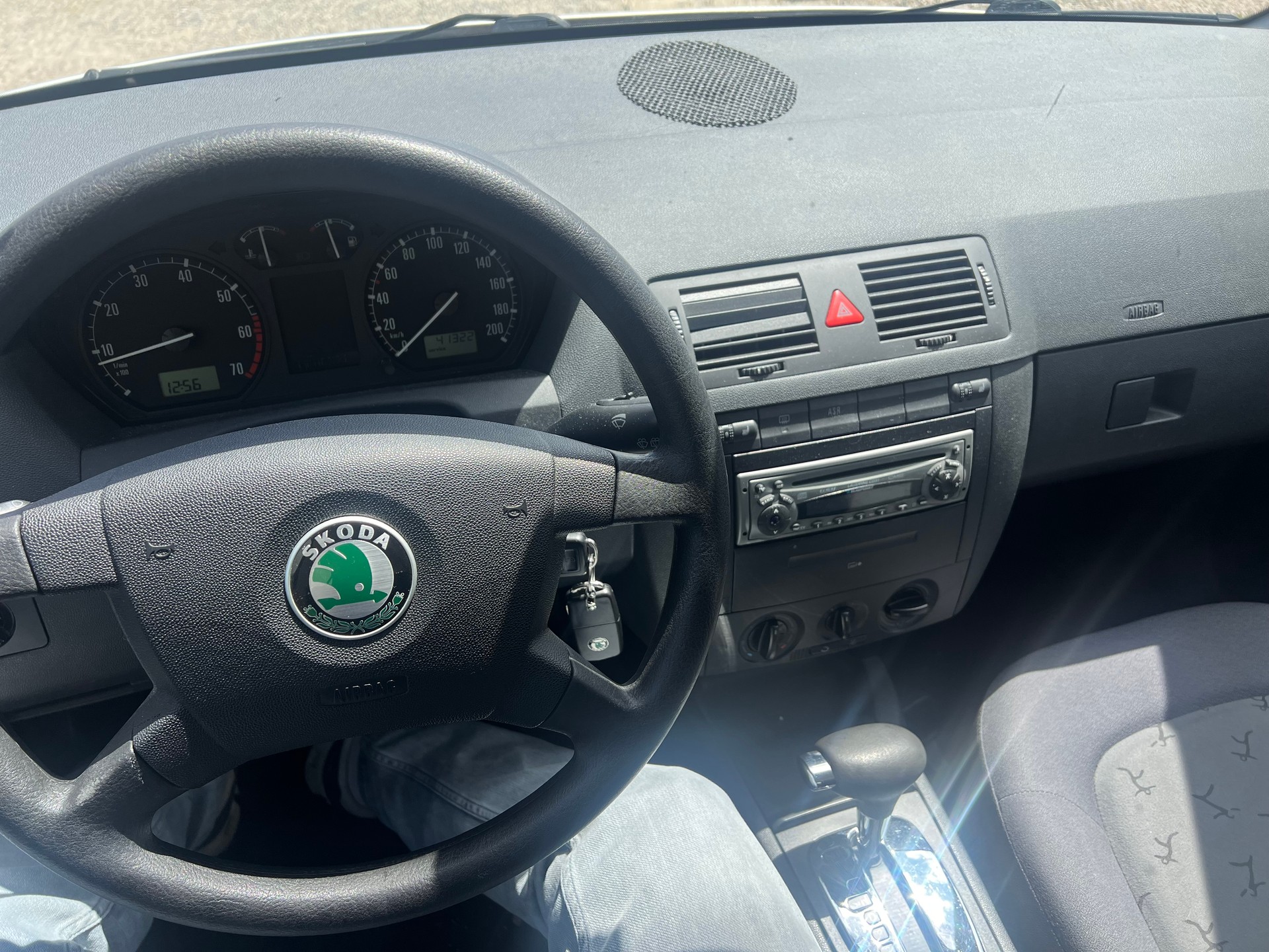 SKODA Fabia 1.4 16V Elegance-image-14
