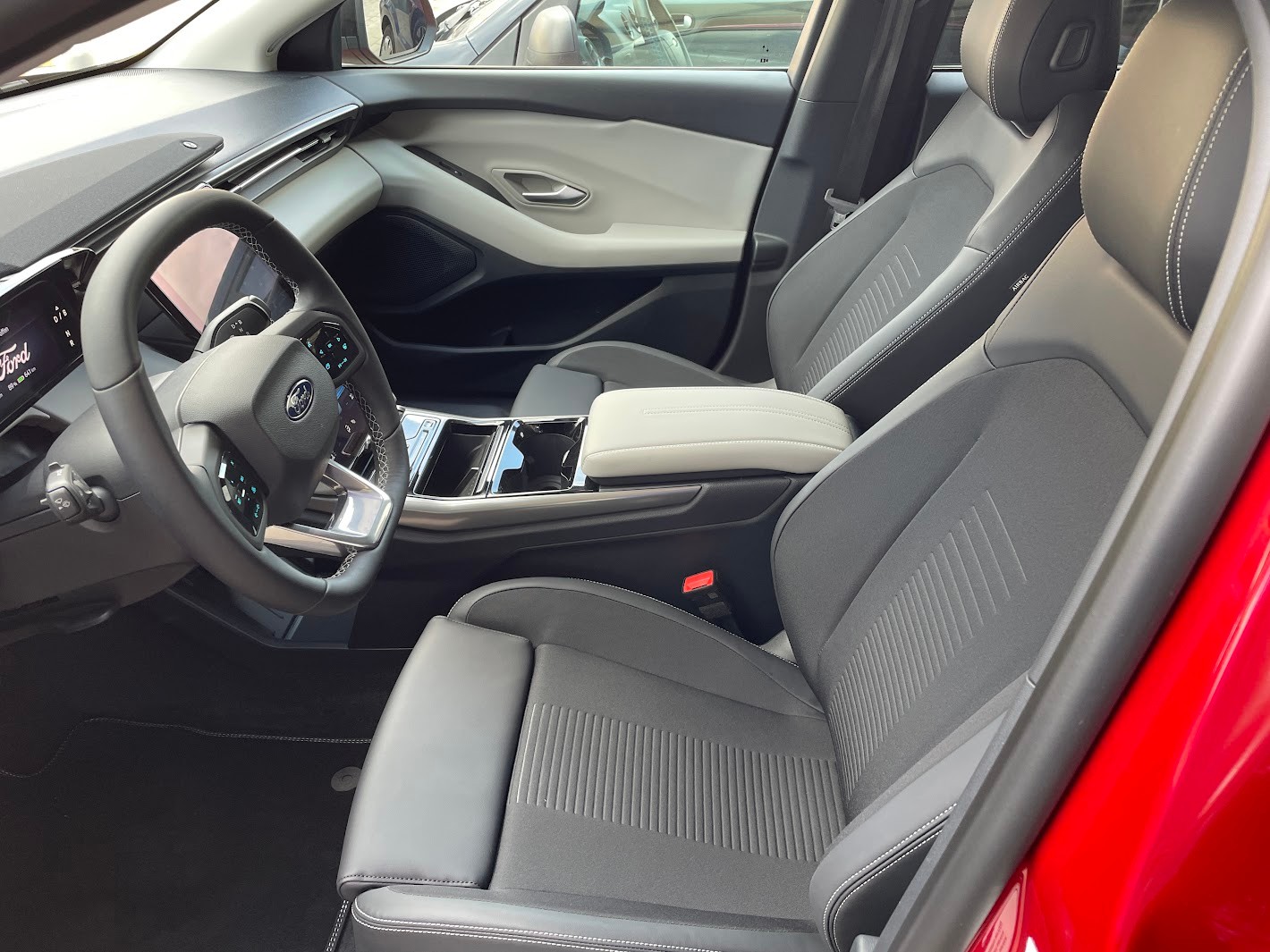 FORD Explorer Extended Range AWD-image-3