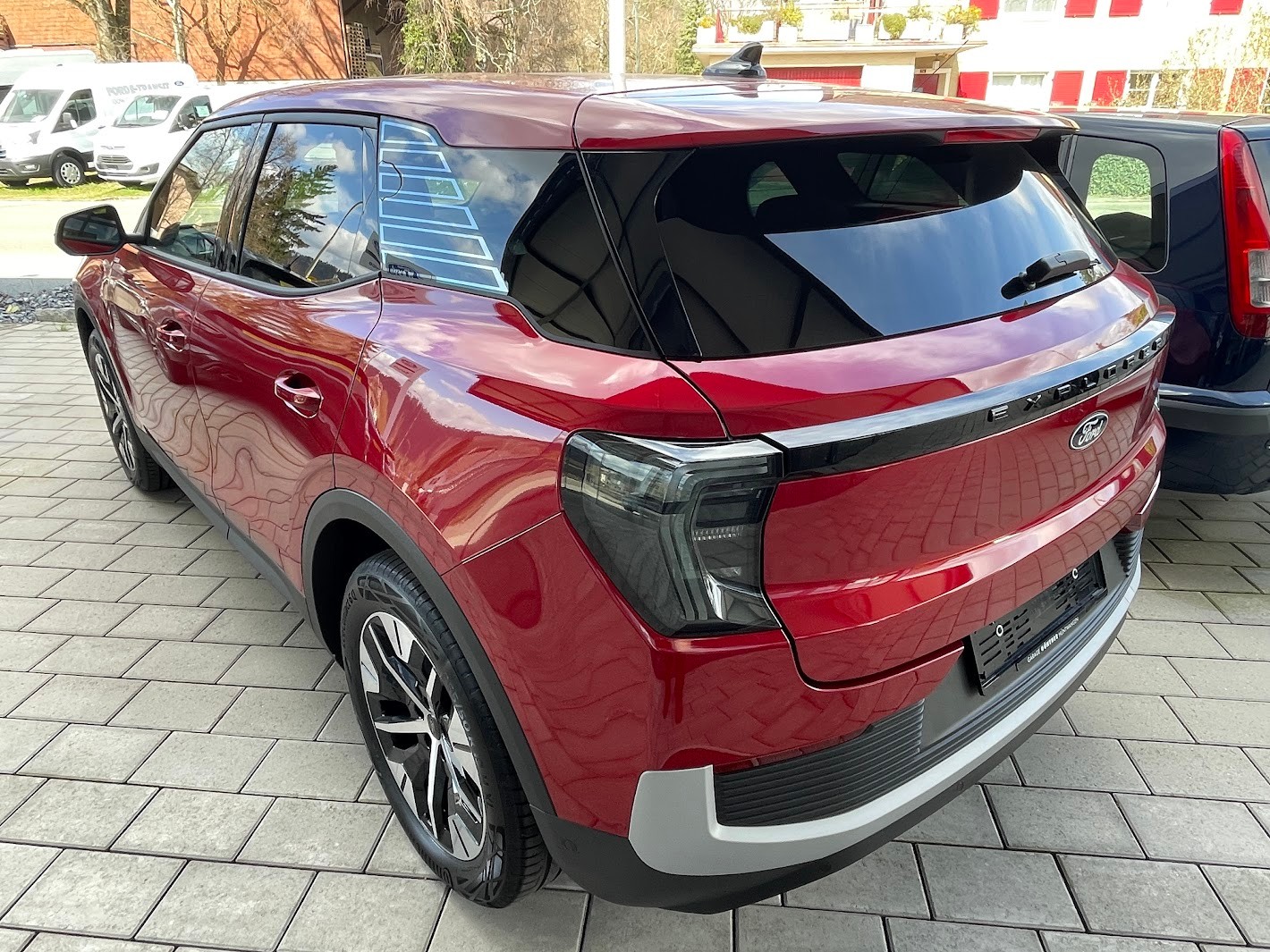 FORD Explorer Extended Range AWD-image-2