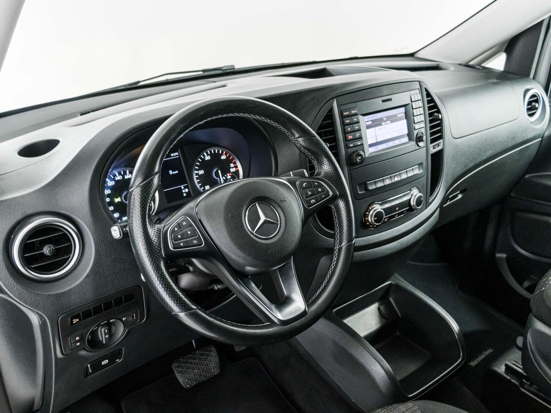 MERCEDES-BENZ Vito 116 BlueTEC 4x4 Tourer SELECT Kompakt-image-9