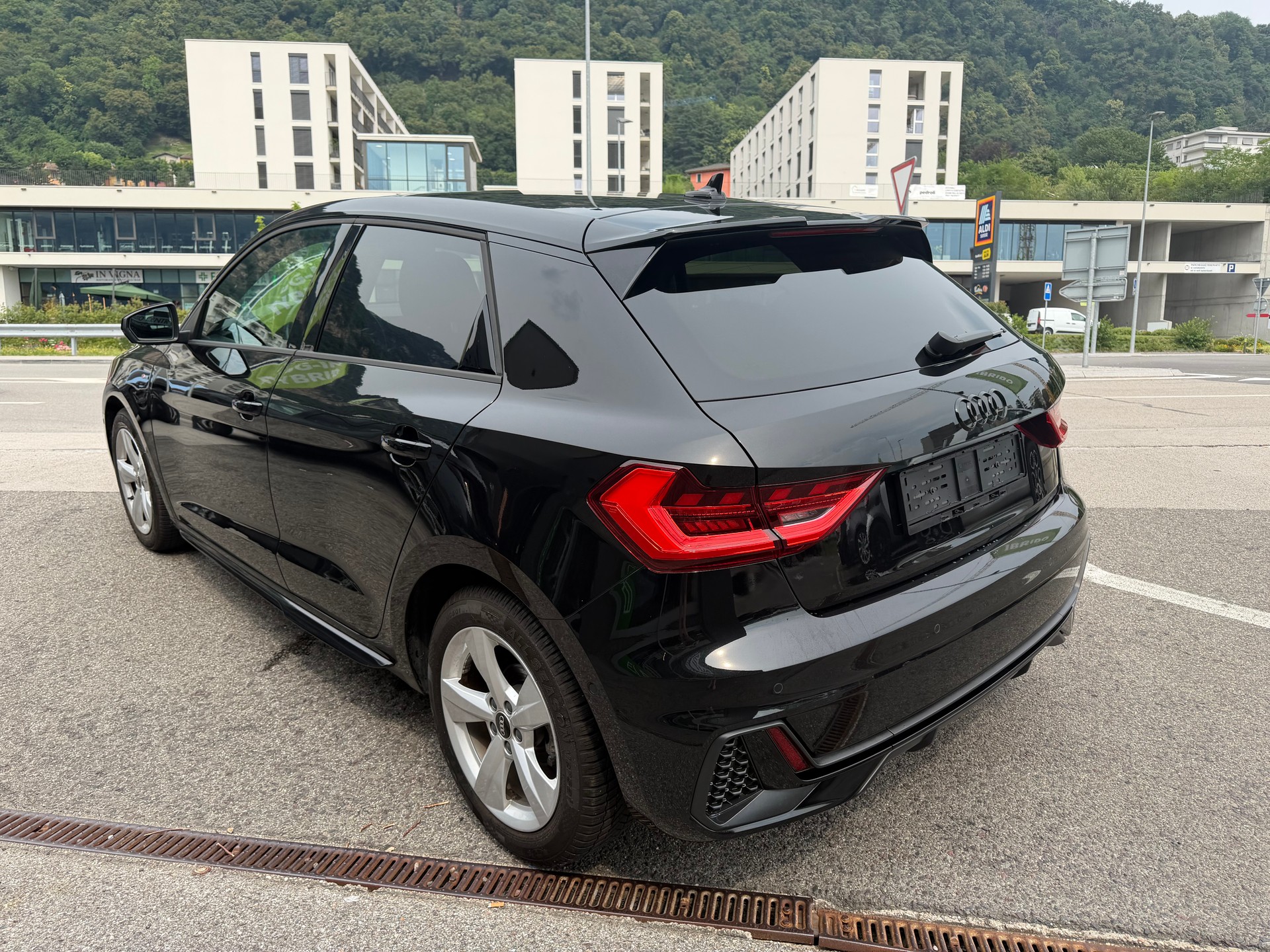 AUDI A1 Sportback 30 TFSI S Line Attraction S-tronic-image-3