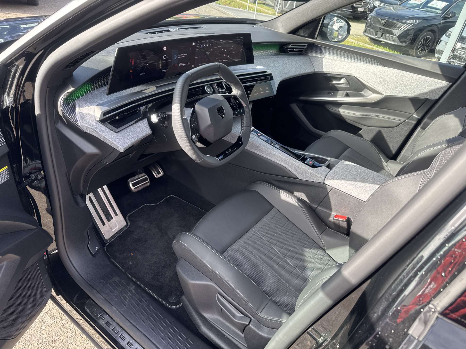 PEUGEOT 5008 145 Hybrid GT 7-Plätzer e-DCS-Automat-image-5