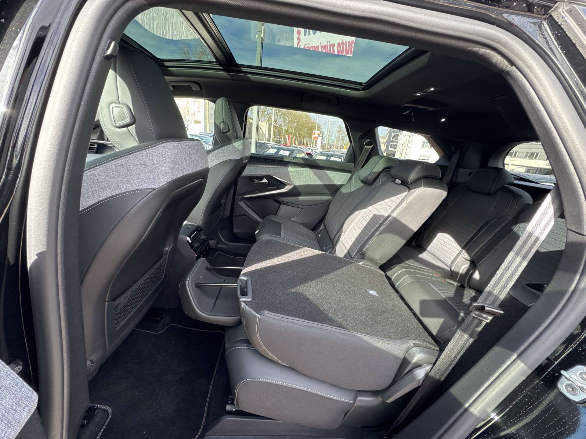 PEUGEOT 5008 145 Hybrid GT 7-Plätzer e-DCS-Automat-image-6