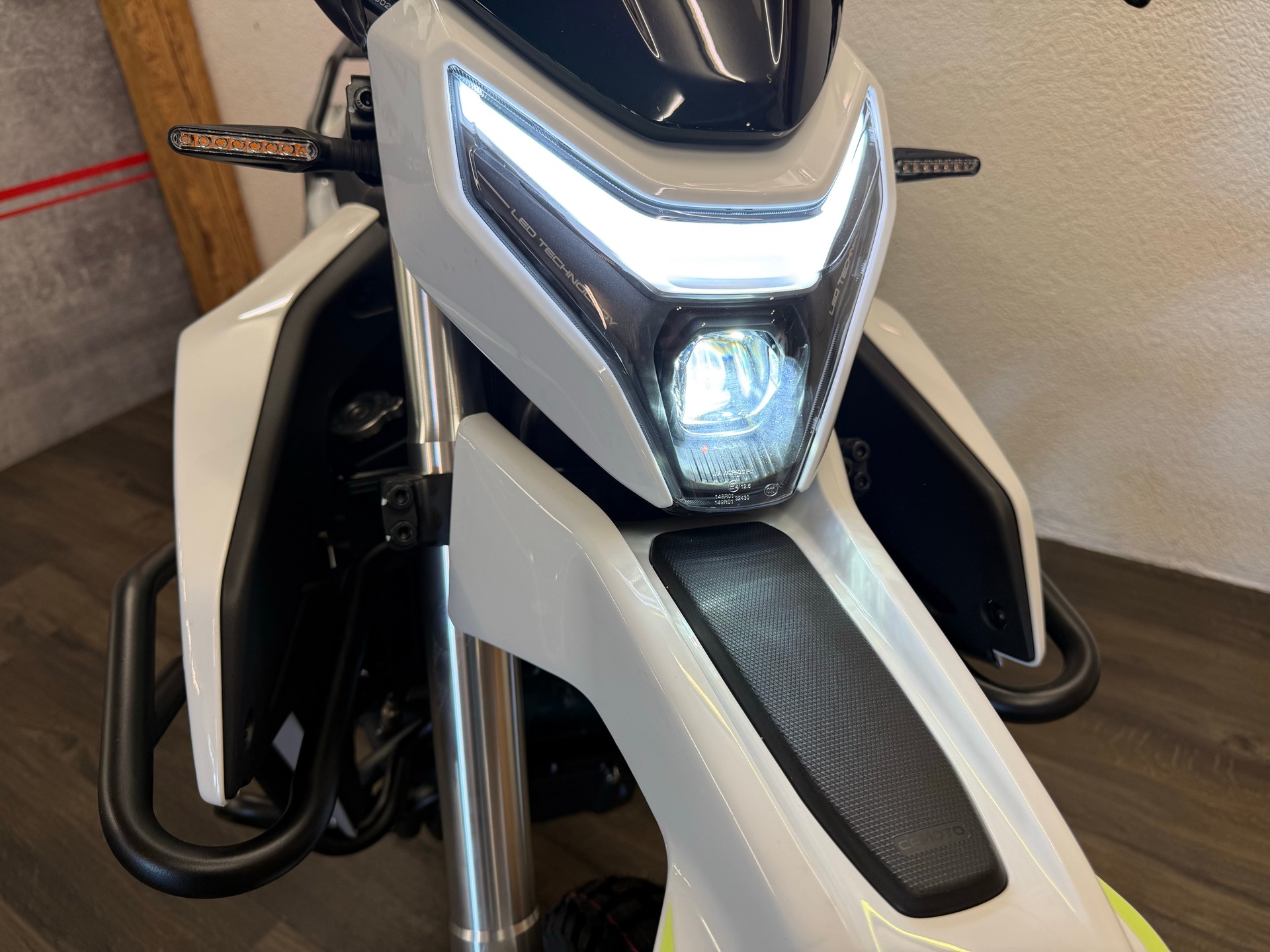 CF MOTO 250 Dual-showroom-element-1