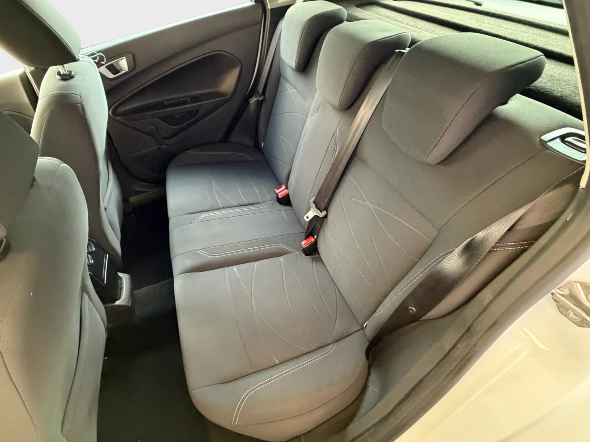FORD Fiesta 1.6 TDCi Eco Titanium-image-19