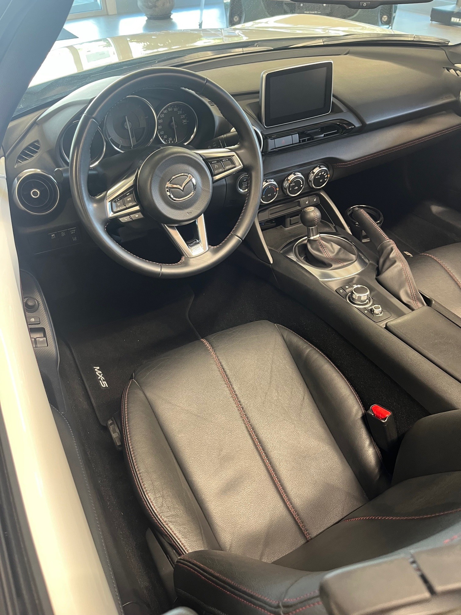 MAZDA MX-5 SKYACTIV-G 160 Revolution-image-14