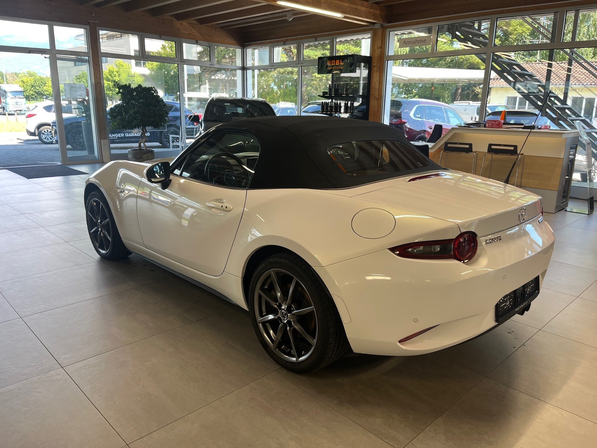 MAZDA MX-5 SKYACTIV-G 160 Revolution-image-4