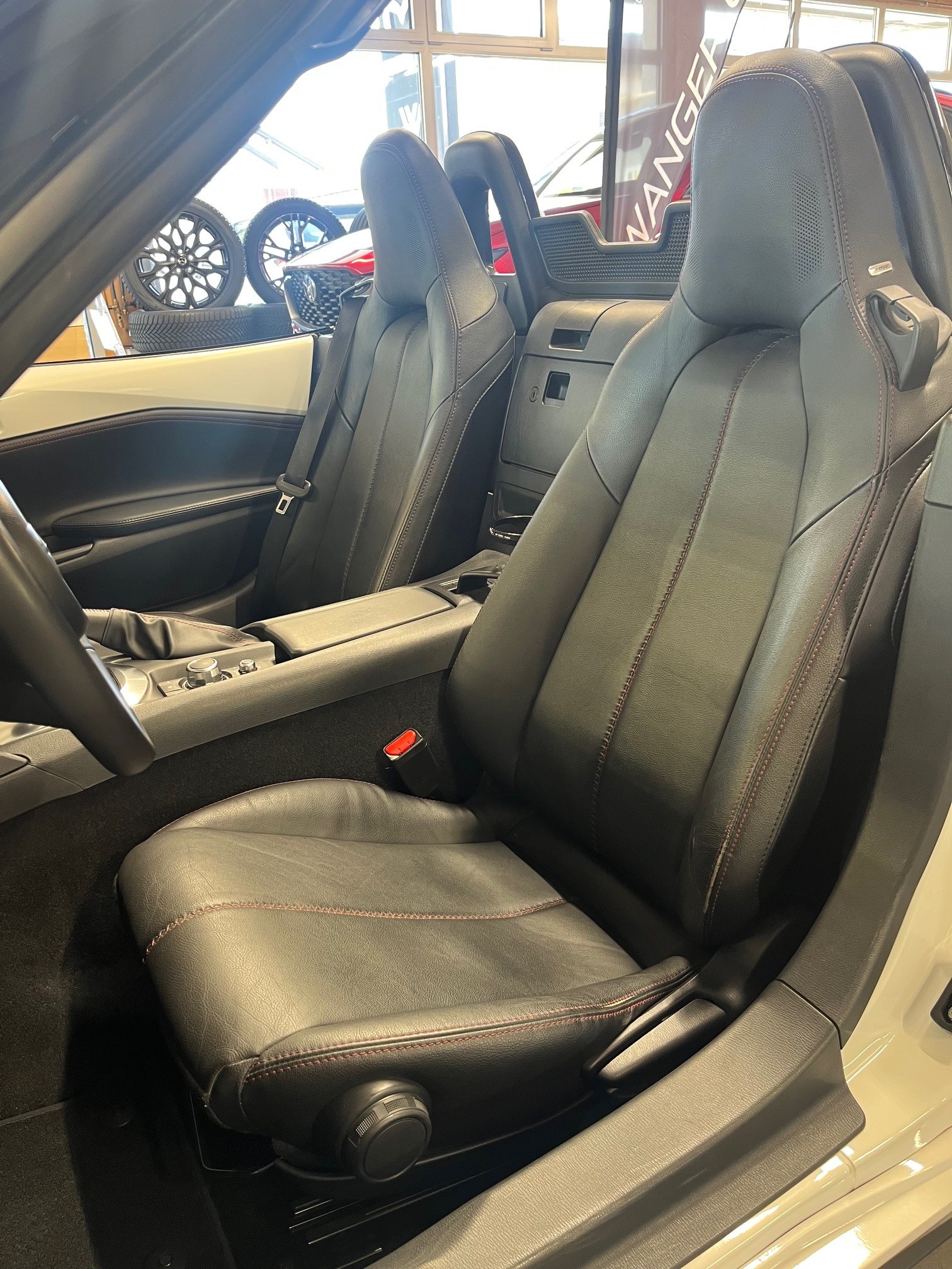 MAZDA MX-5 SKYACTIV-G 160 Revolution-image-12