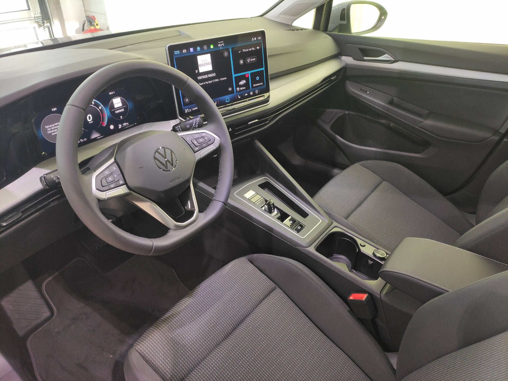VW Golf VIII 1.5 eTSI Value DSG-image-2