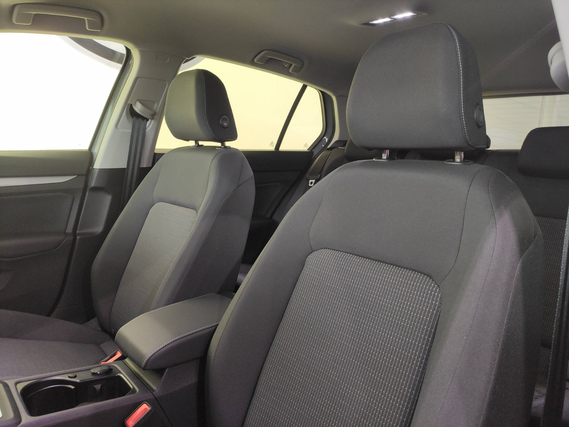 VW Golf VIII 1.5 eTSI Value DSG-image-3