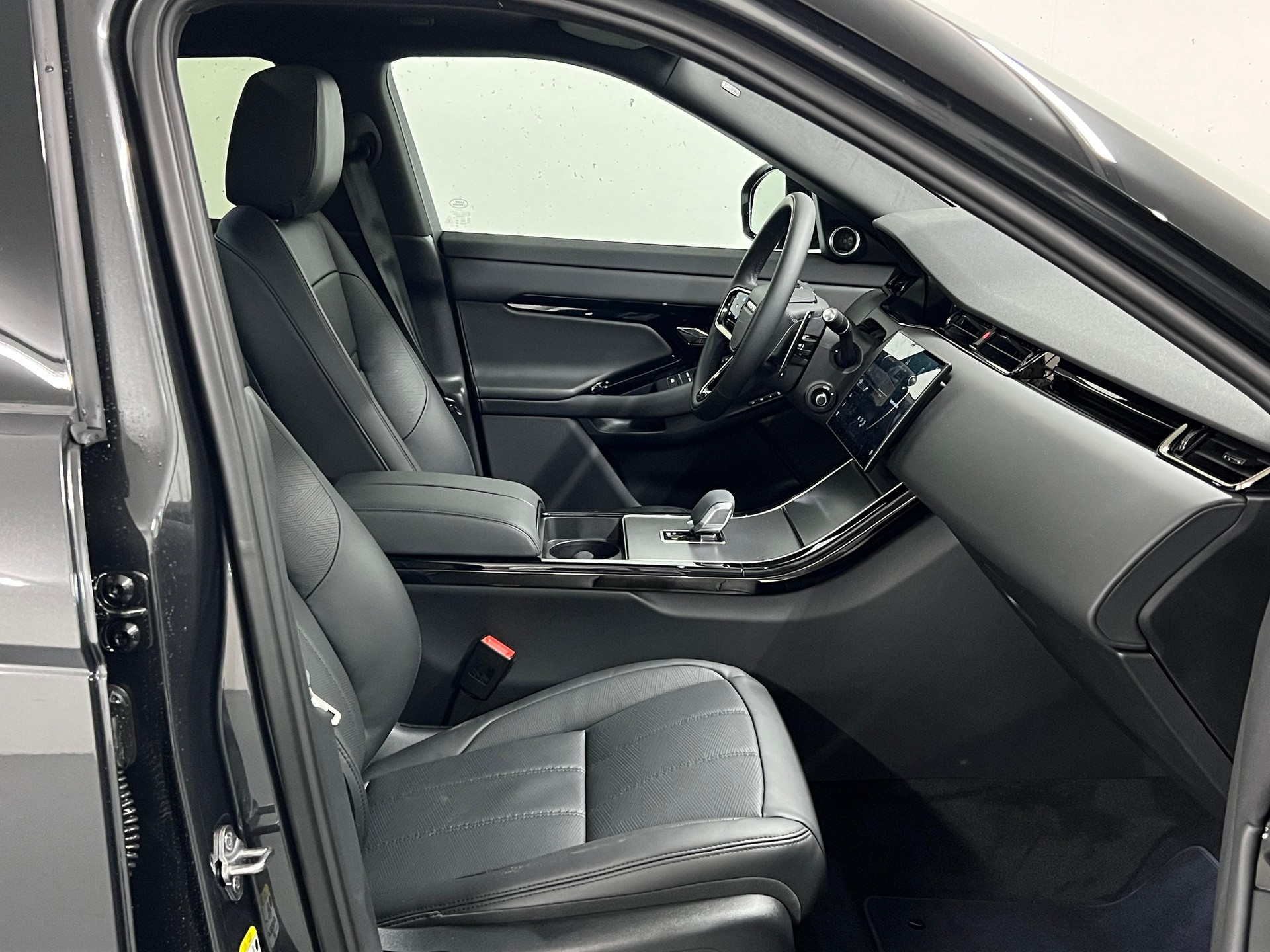 LAND ROVER Range Rover Evoque 1.5 T 270e Dynamic HSE-image-2