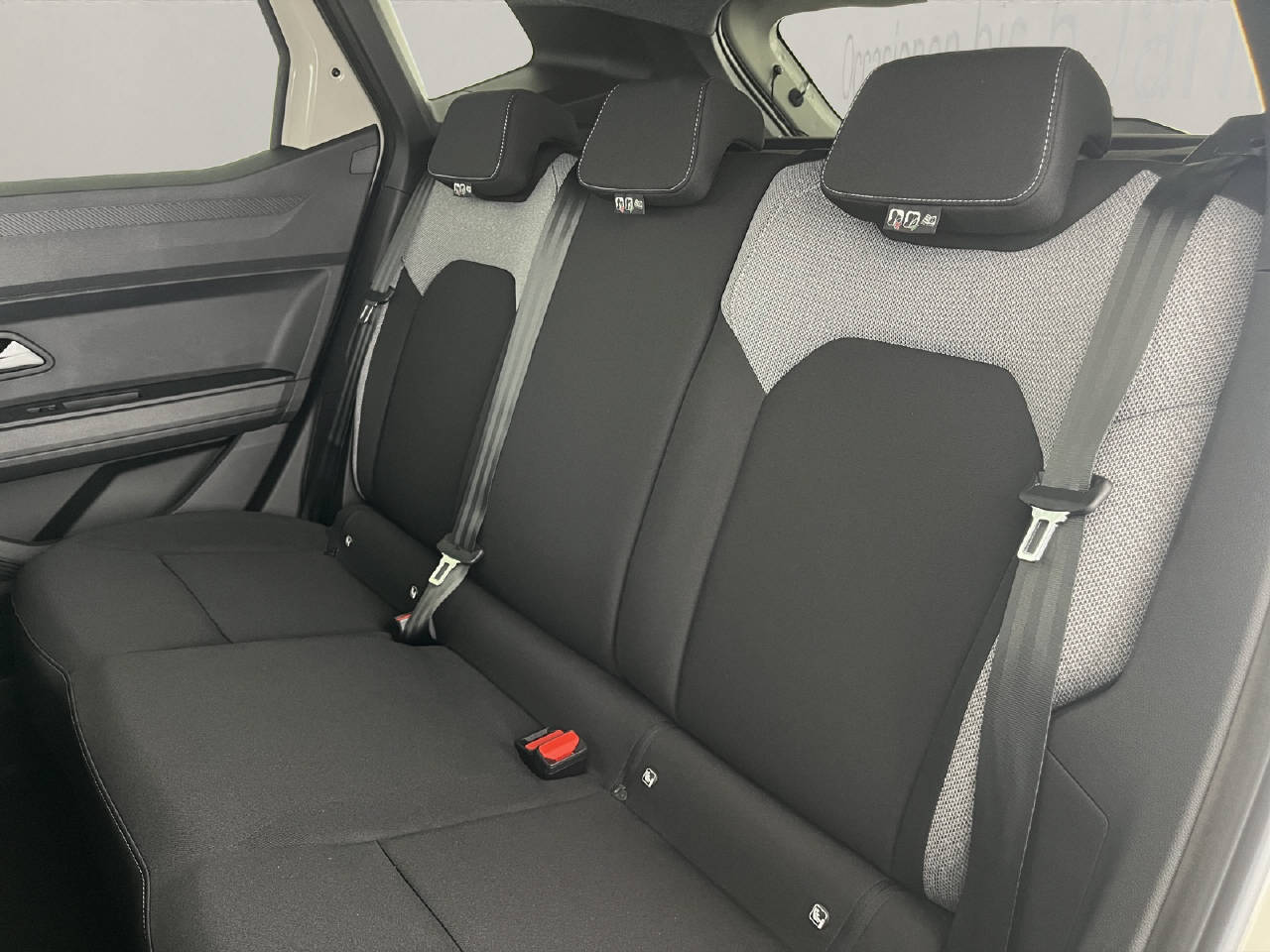 DACIA Duster 1.2 Hybrid Journey 4WD-image-16