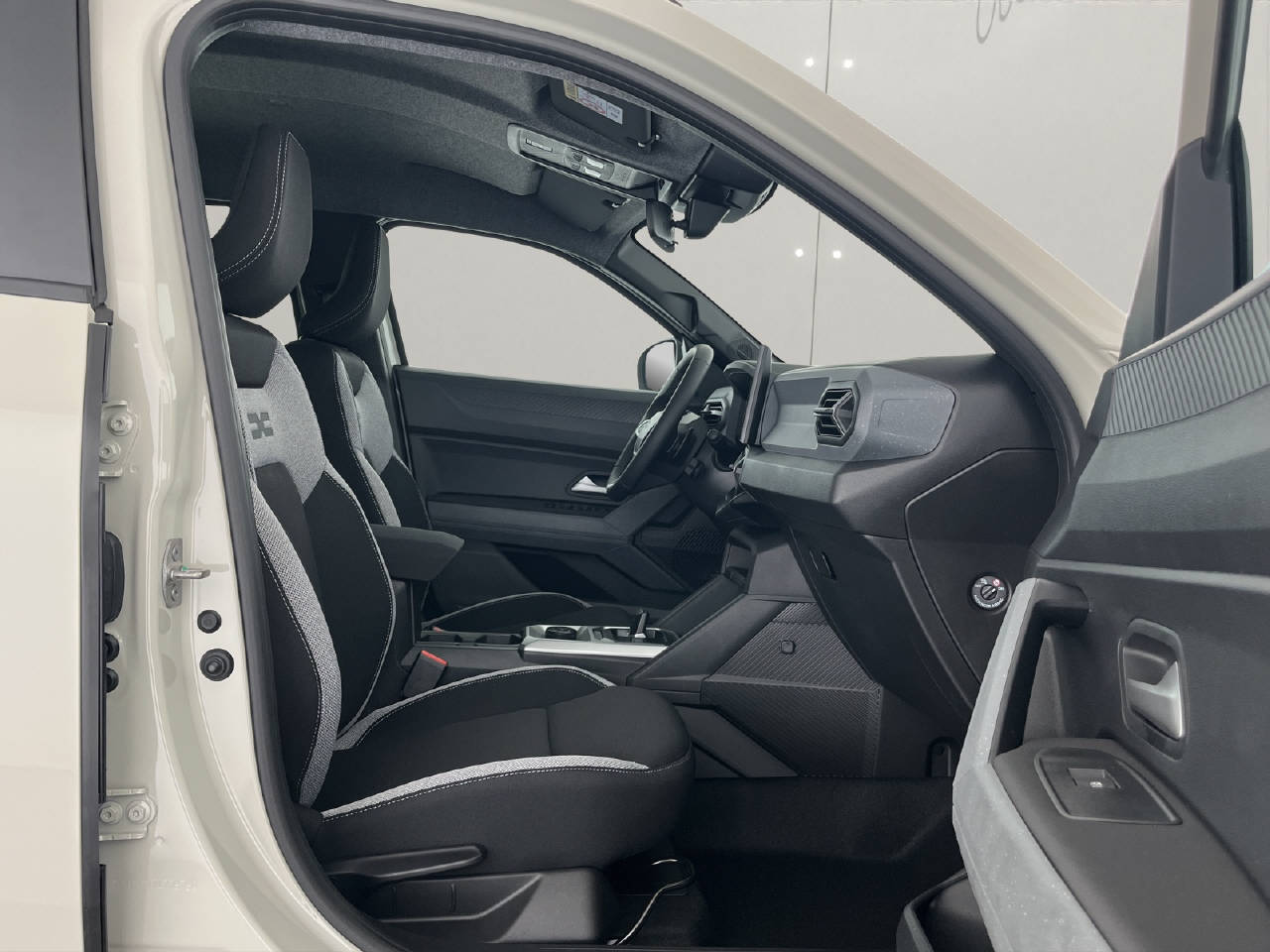 DACIA Duster 1.2 Hybrid Journey 4WD-image-15