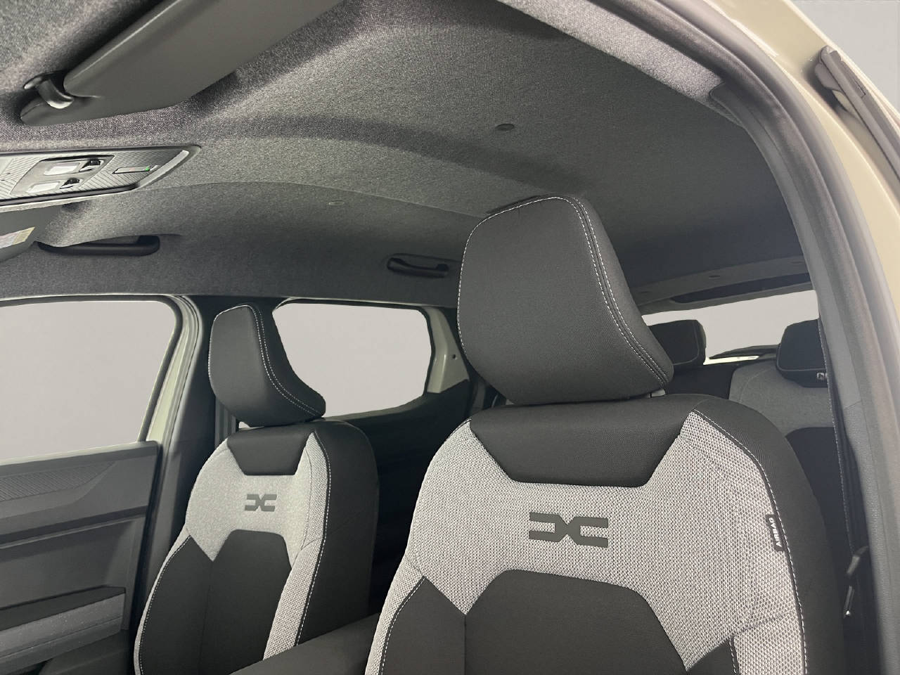 DACIA Duster 1.2 Hybrid Journey 4WD-image-8