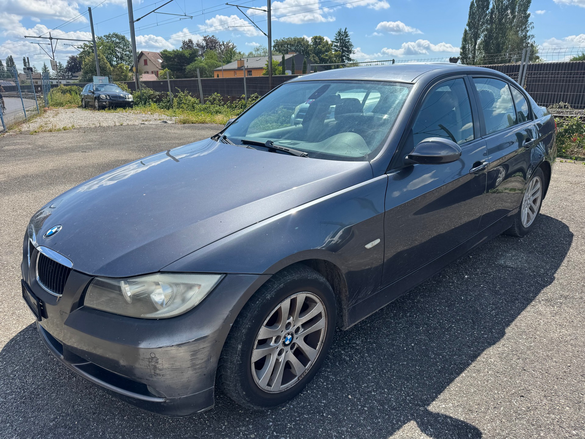 BMW 318i-image-0