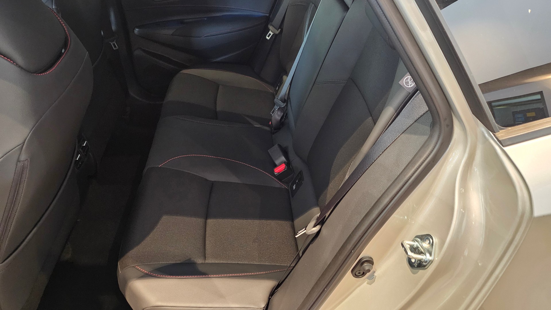 TOYOTA Corolla Touring Sports 2.0 HSD GR Sport e-CVT-image-21