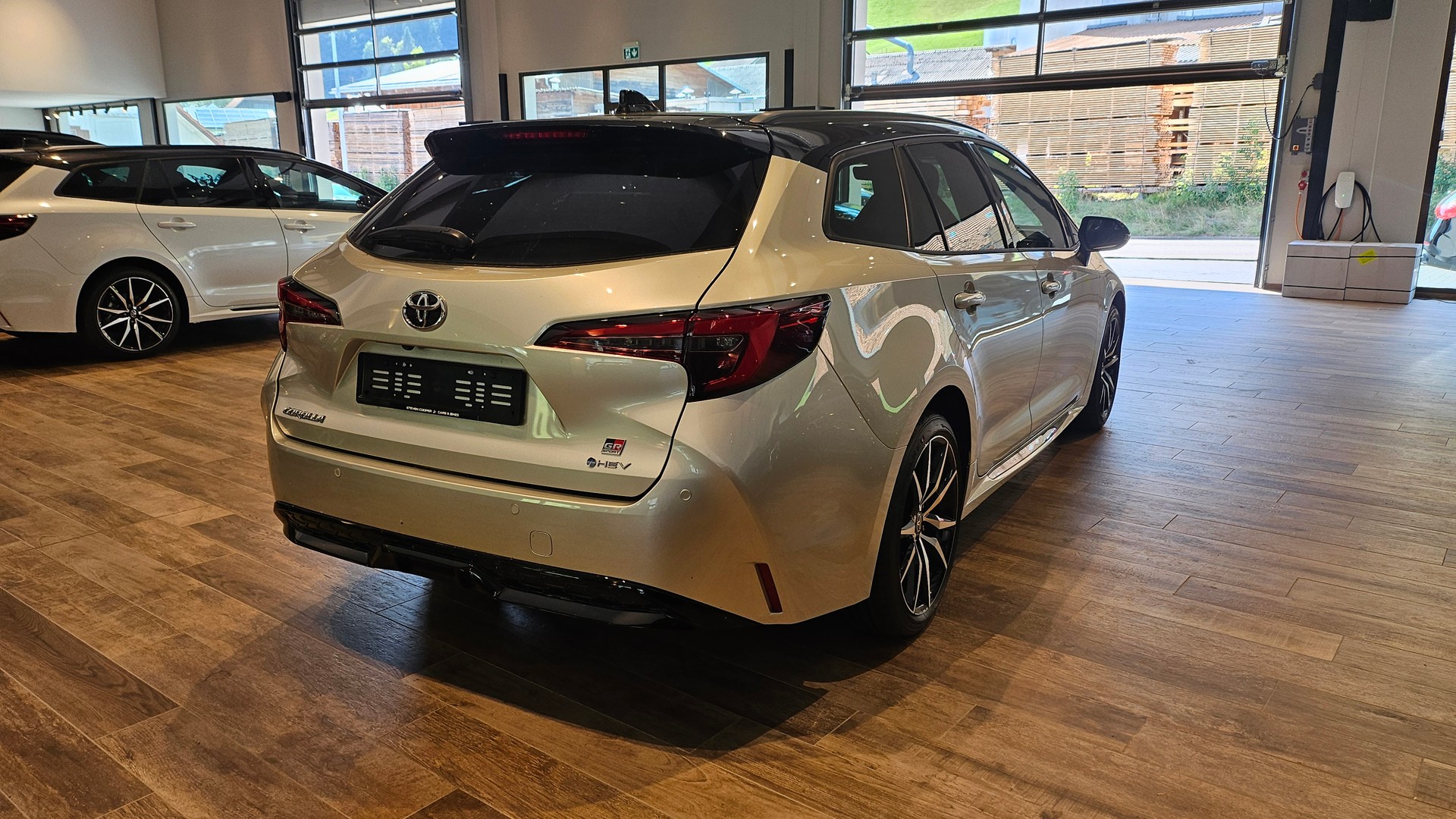TOYOTA Corolla Touring Sports 2.0 HSD GR Sport e-CVT-image-8