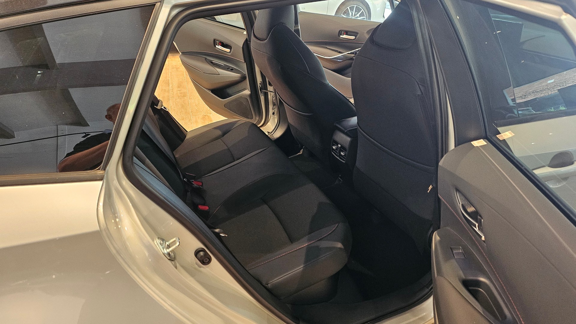 TOYOTA Corolla Touring Sports 2.0 HSD GR Sport e-CVT-image-18