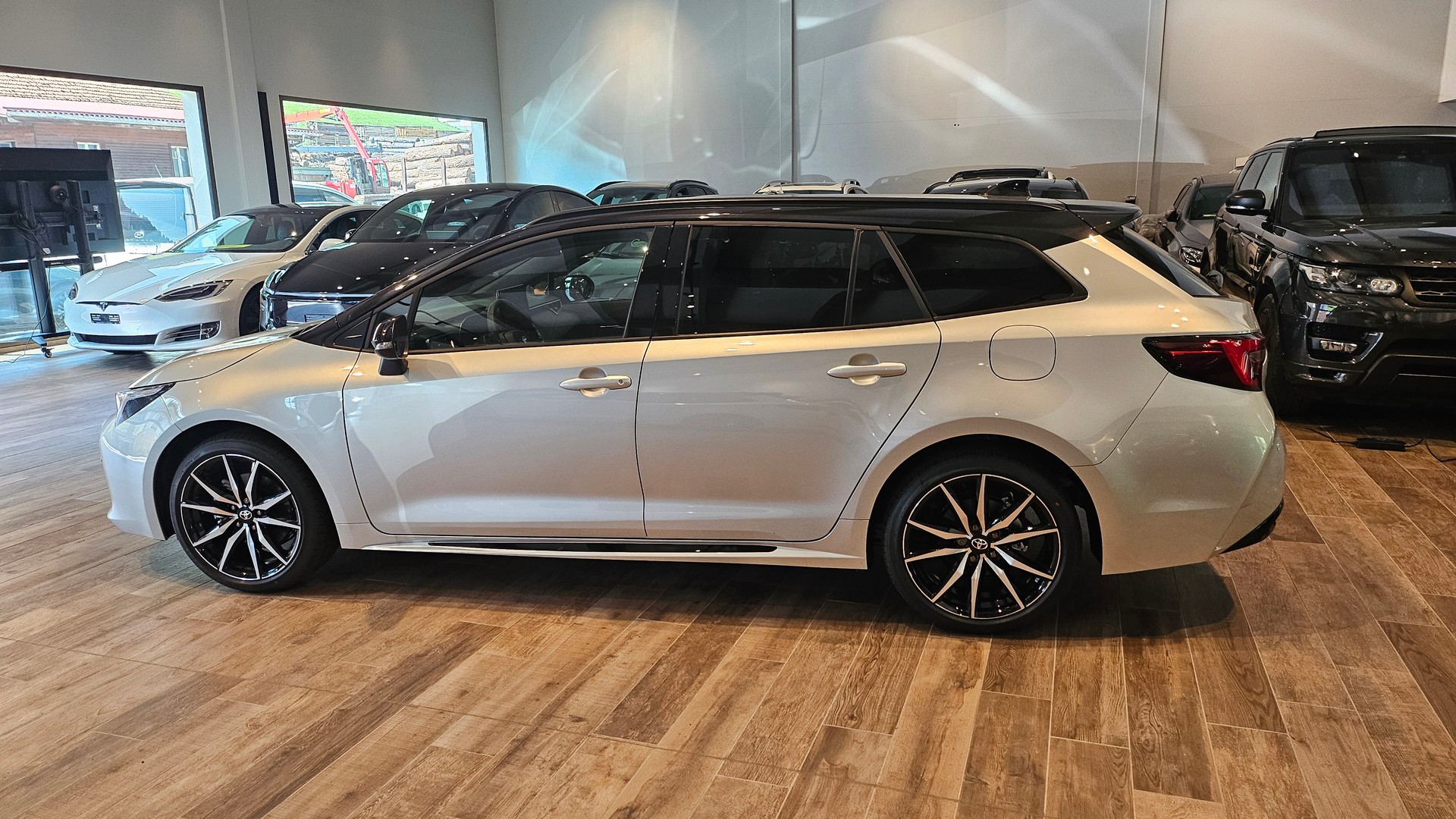 TOYOTA Corolla Touring Sports 2.0 HSD GR Sport e-CVT-image-14