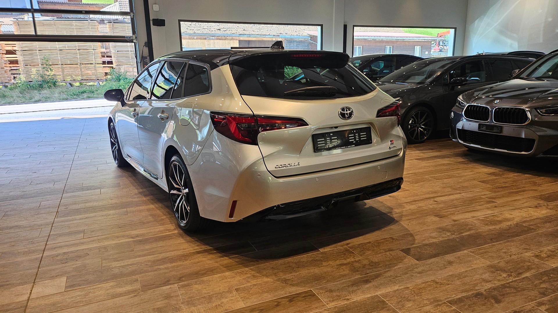 TOYOTA Corolla Touring Sports 2.0 HSD GR Sport e-CVT-image-12