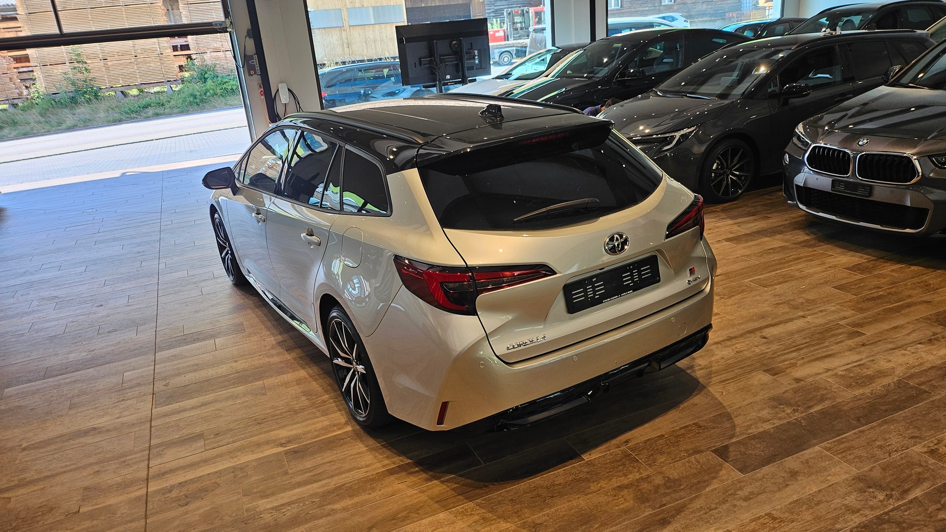 TOYOTA Corolla Touring Sports 2.0 HSD GR Sport e-CVT-image-13