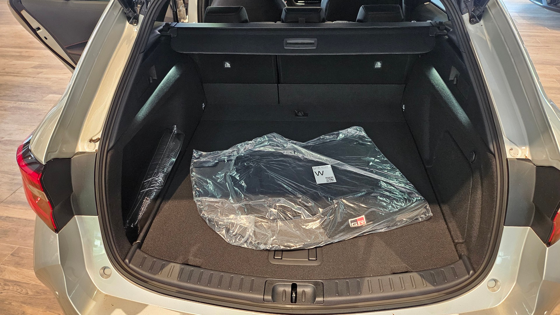TOYOTA Corolla Touring Sports 2.0 HSD GR Sport e-CVT-image-19