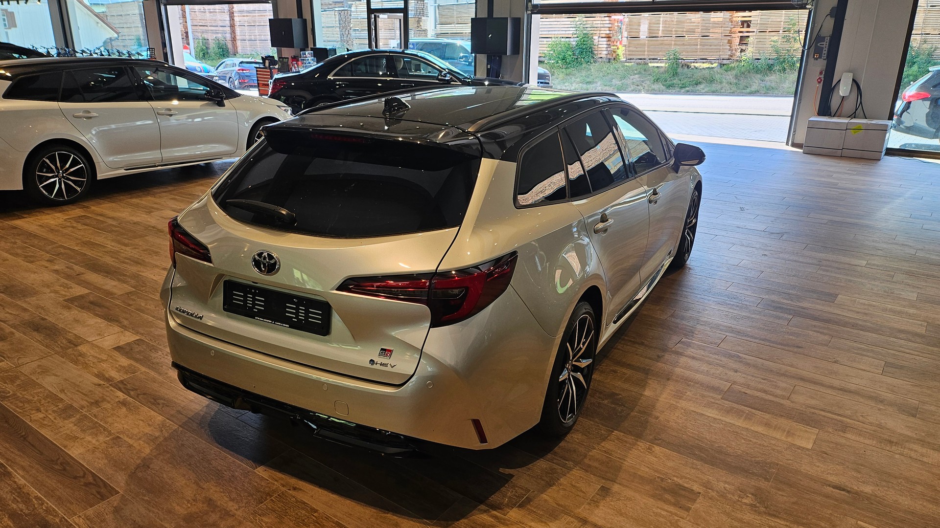 TOYOTA Corolla Touring Sports 2.0 HSD GR Sport e-CVT-image-9