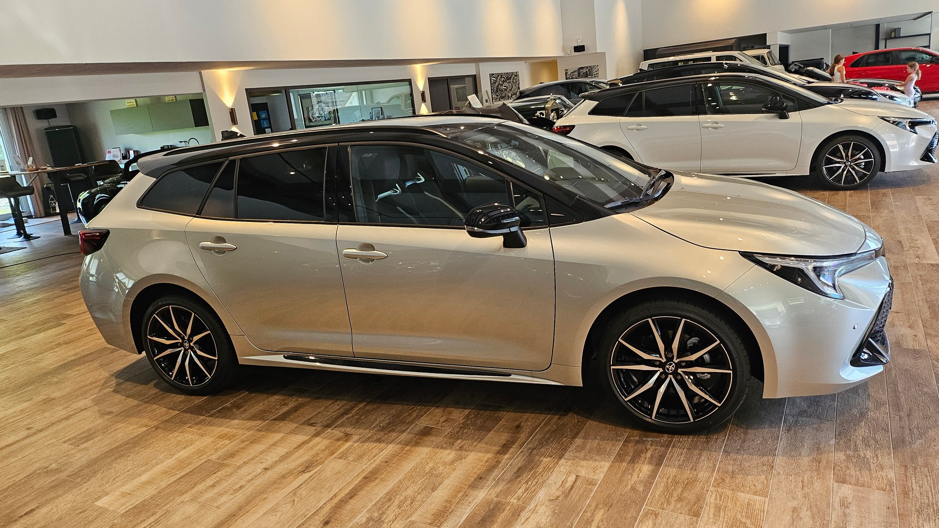 TOYOTA Corolla Touring Sports 2.0 HSD GR Sport e-CVT-image-6
