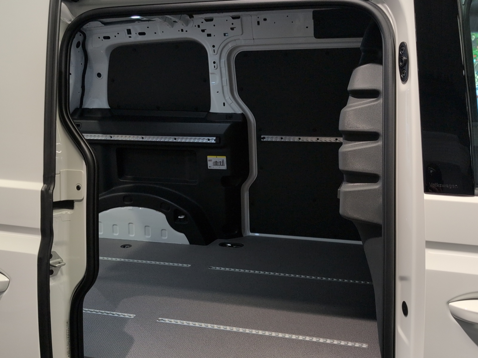VW ID. Buzz Cargo Pro 4Motion-image-8