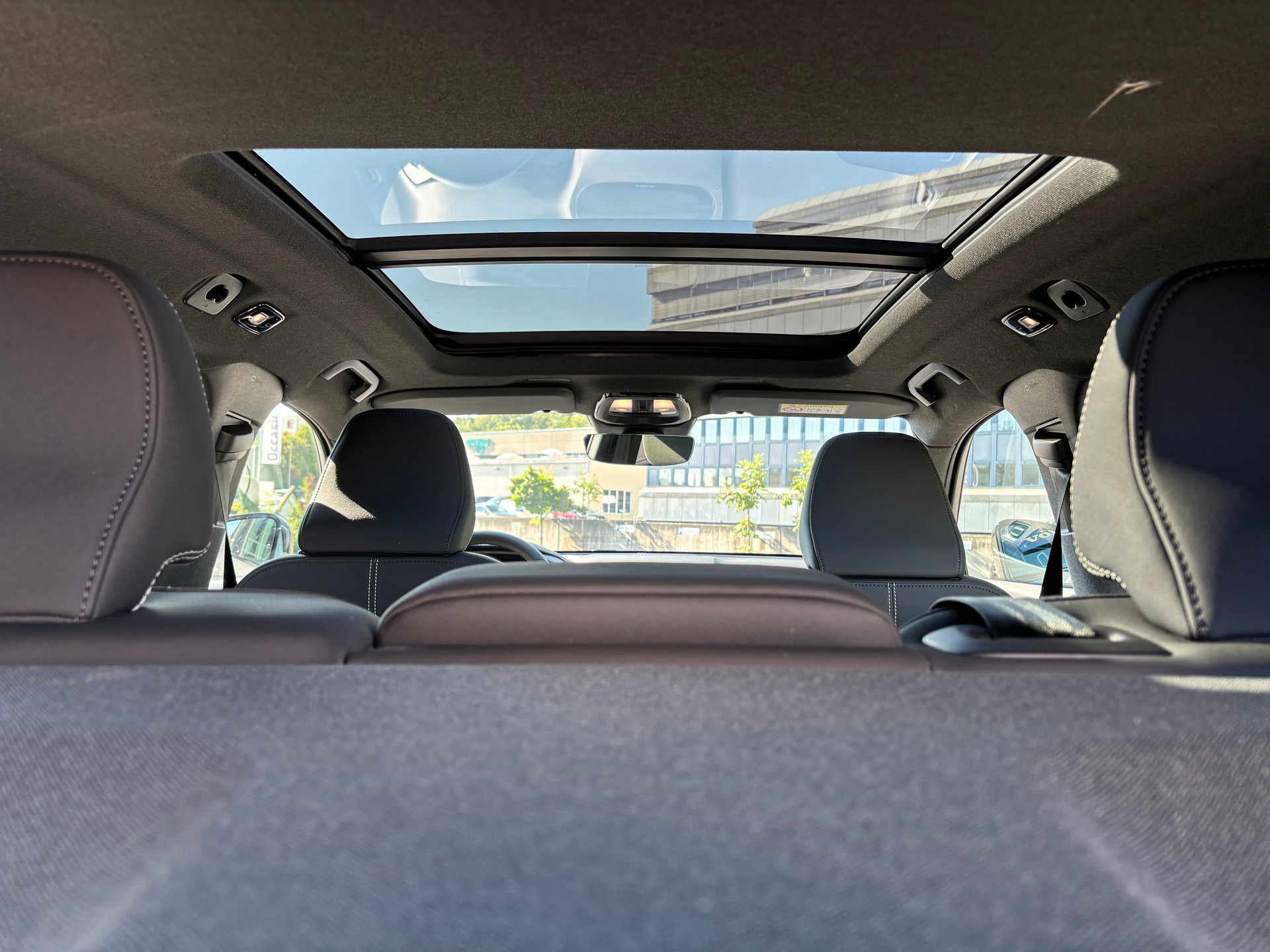 VOLVO EX40 Twin Performance Ultra AWD-image-9
